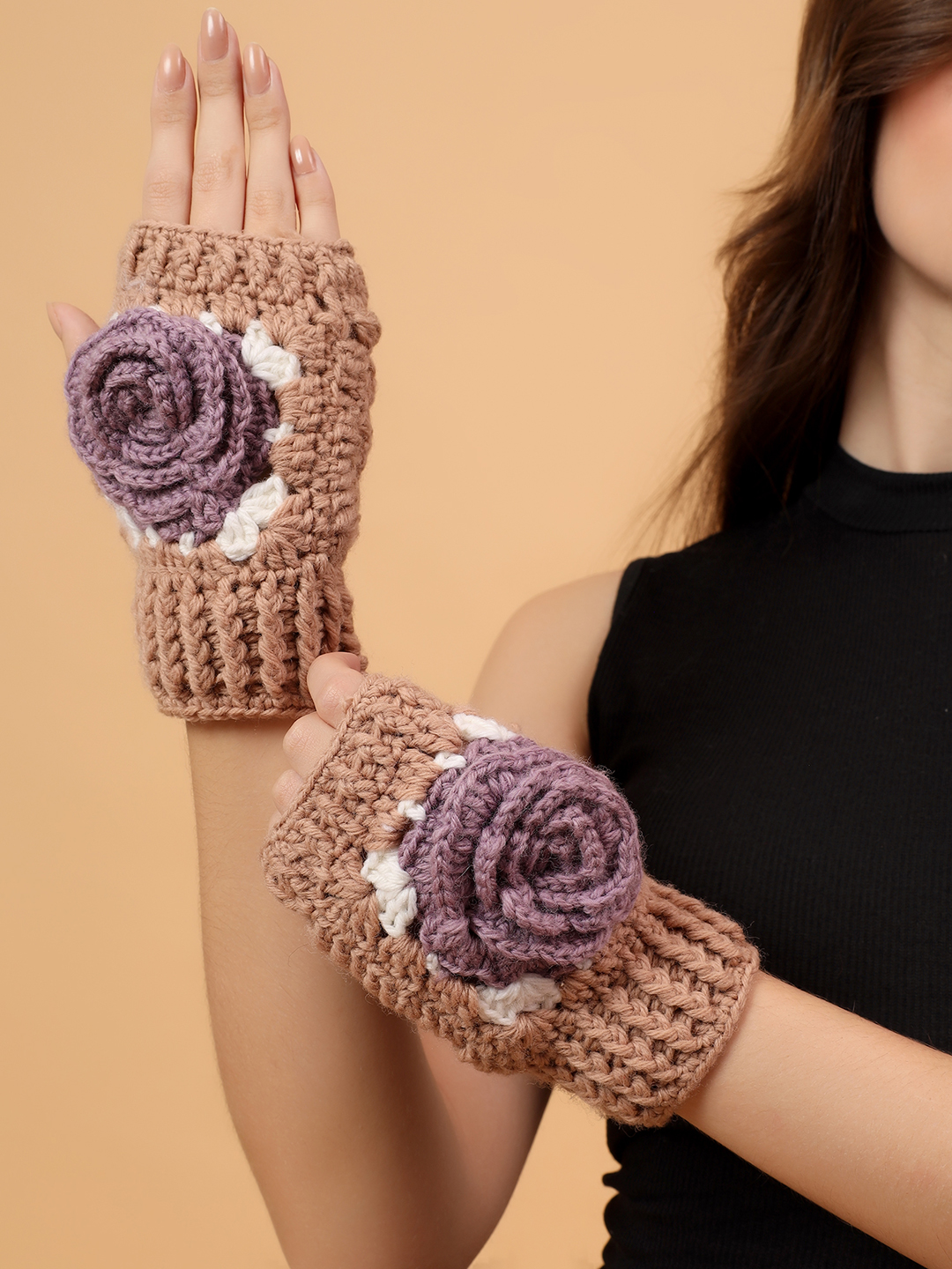 Velvery Merino Sustainable Rose Fingerless Gloves - Beige