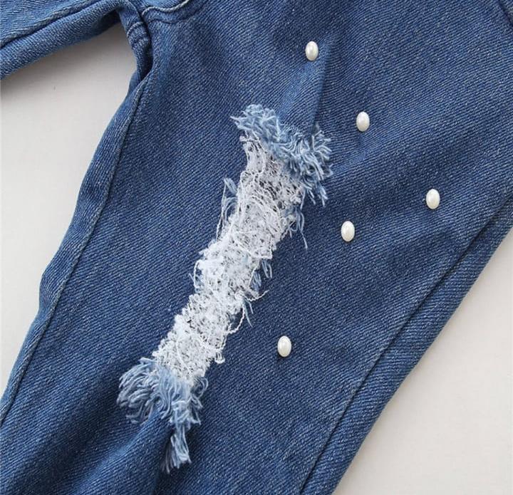 Pretty White Lace Top With Denim Jeans