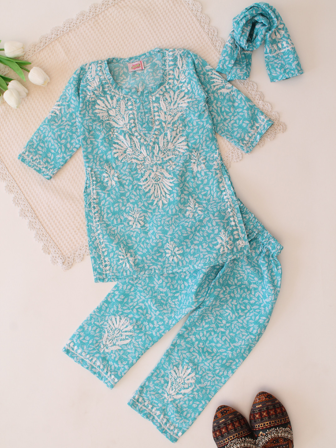 Qvink Full Sleeves All Over Chikankari Floral Embroidered Kurta With Coordinating Pant & Scarf - Blue