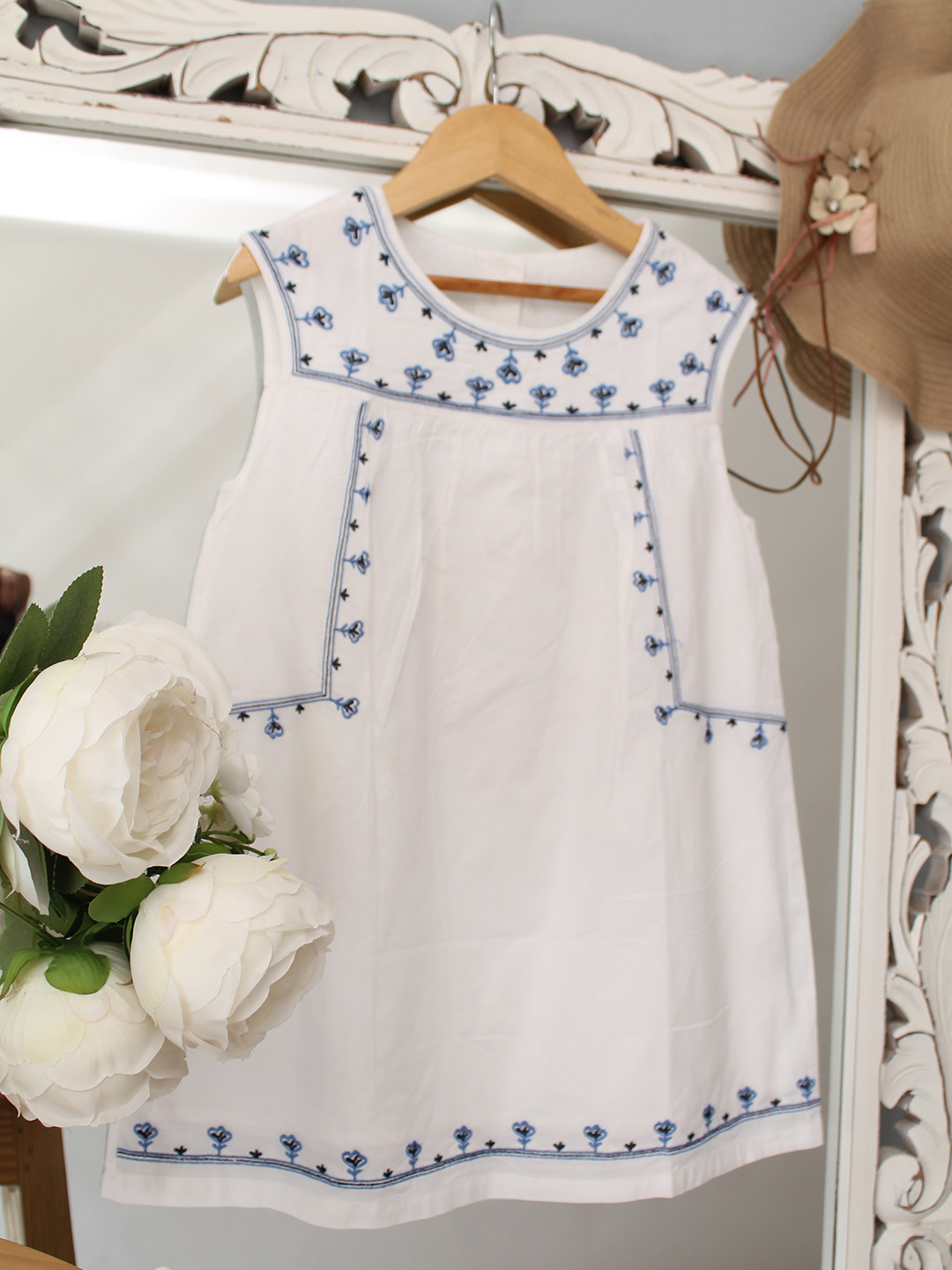 Qvink Floral Embroidered Dress - White