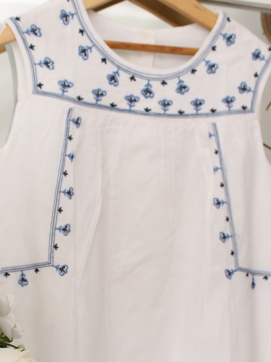 Qvink Floral Embroidered Dress - White