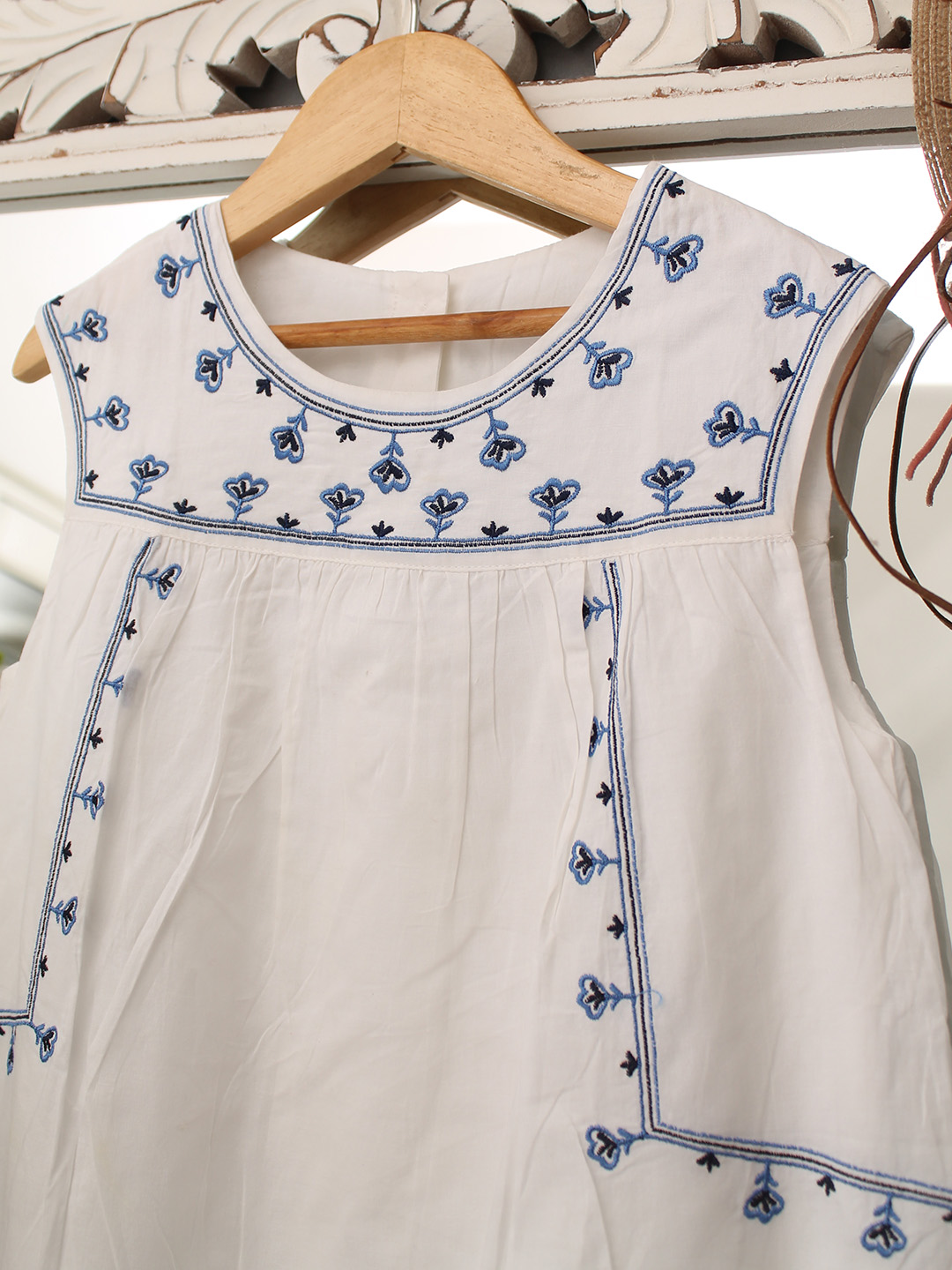 Qvink Floral Embroidered Dress - White