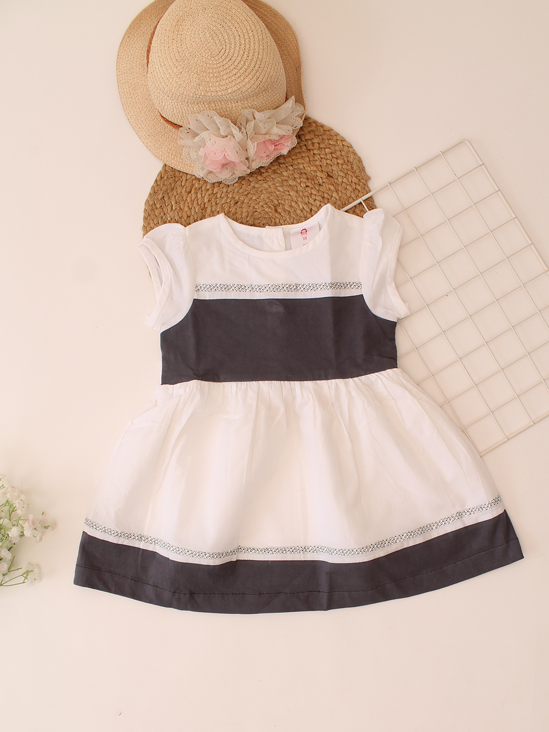 Qvink Colorblock Dress - White