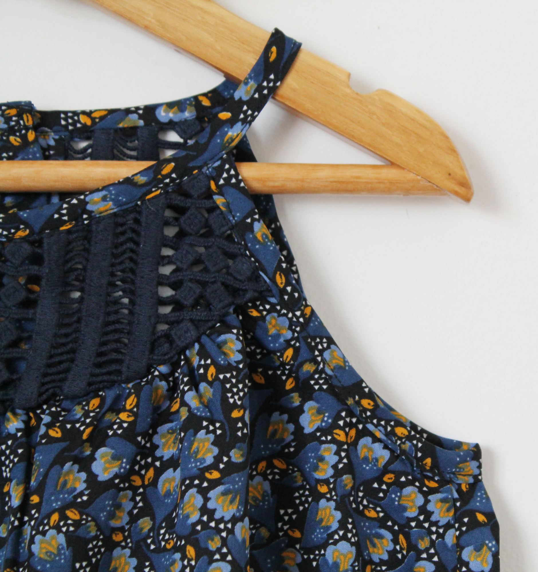 Qvink Floral Printed Casual Dress  Multicolor