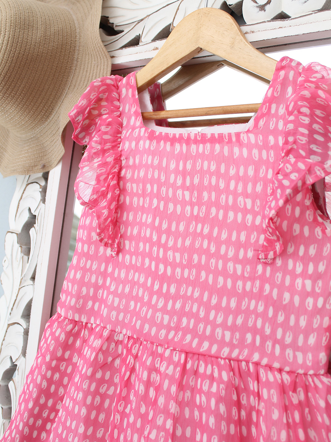 Qvink Flutter Sleeves Printed Dress  Pink