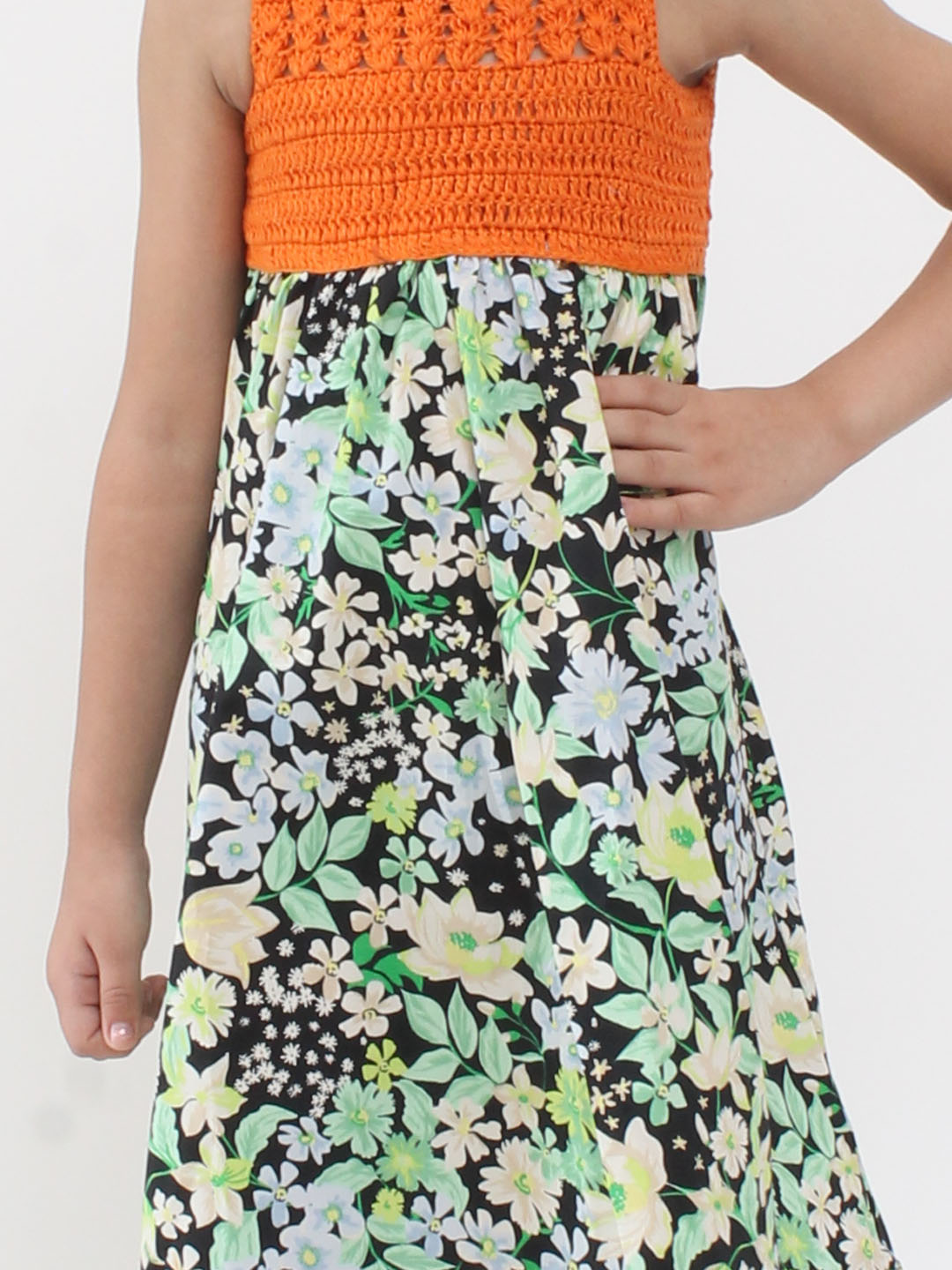 Qvink Sleeveles Crochet Yoke All Over Floral Printed Fit & Flare Dress - Orange