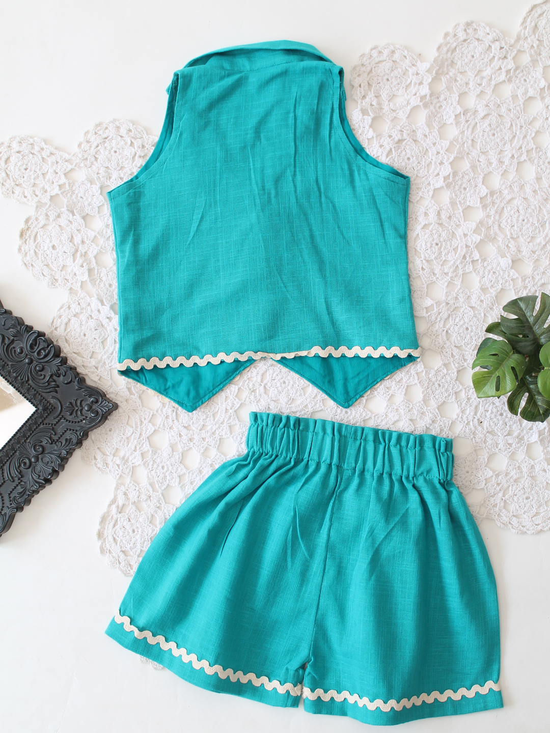 Qvink Cotton Sleeveless Lace Detailed Coordinated Set - Green