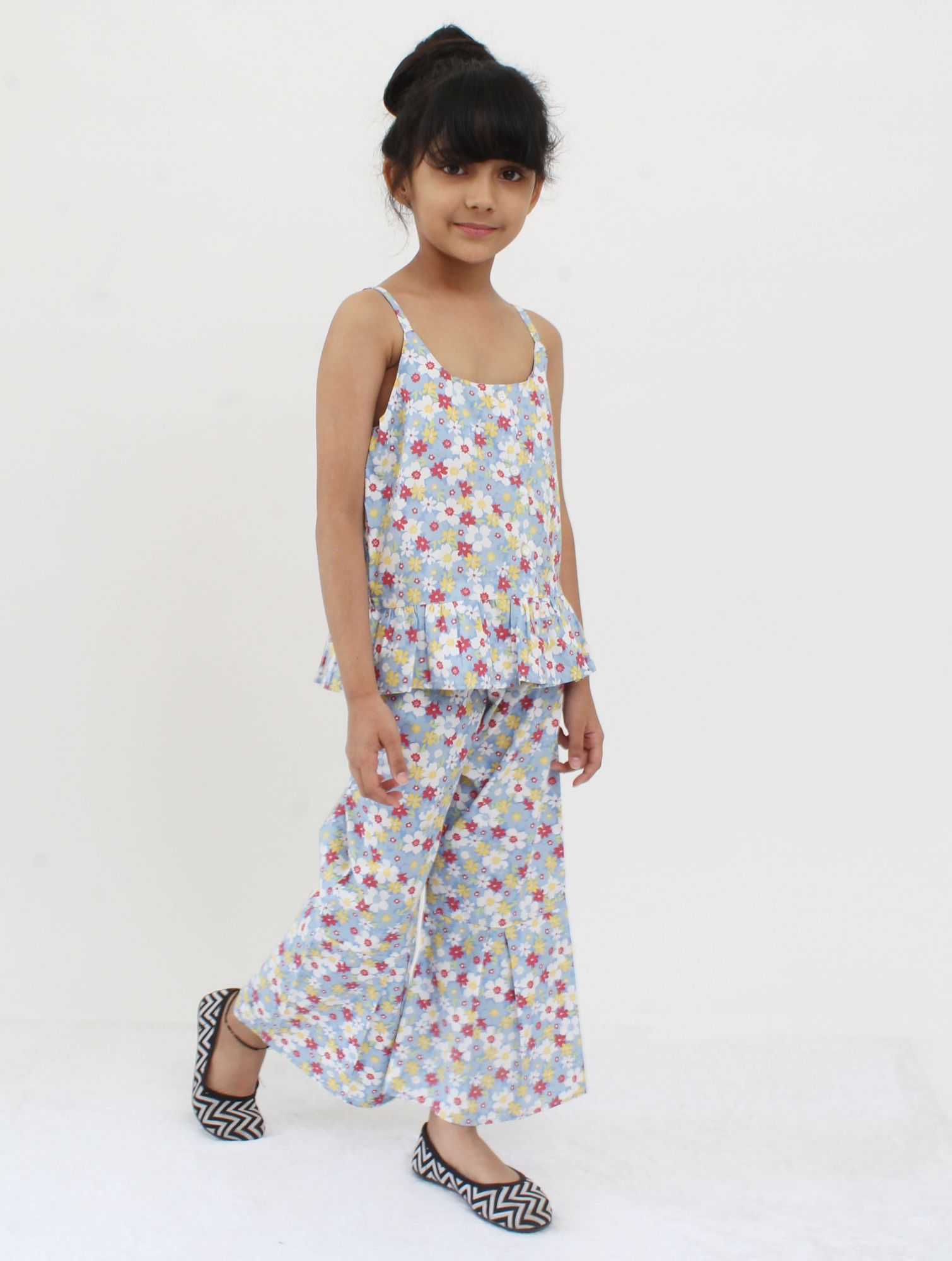 Qvink Sleeveless Floral Printed Top With Bottom-Blue