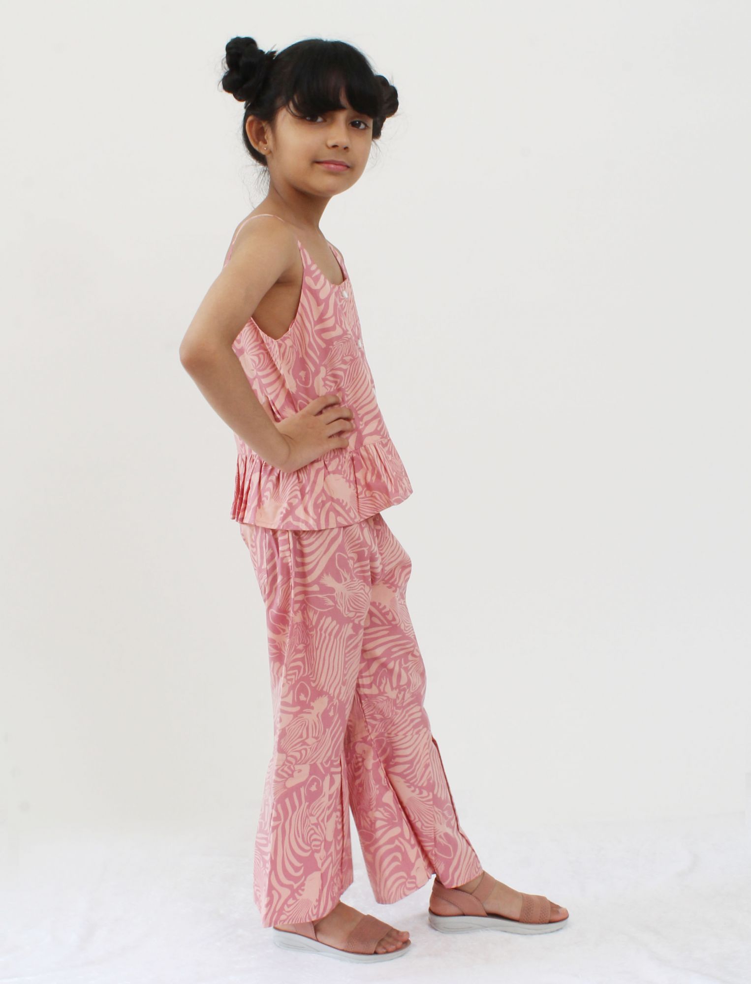 Qvink Sleeveless Printed Top With Stylish Bottom-Pink