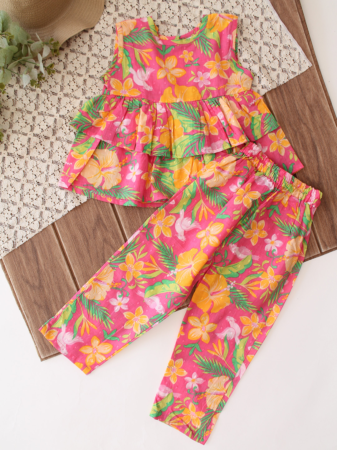 Qvink Sleeveless Floral Printed Coordinating Top & Pant Set - Multicolor