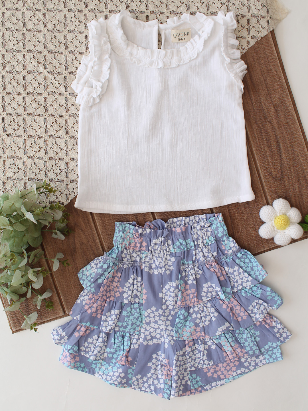 Qvink Sleeveless Top & Frill Detailed Shorts Set - White