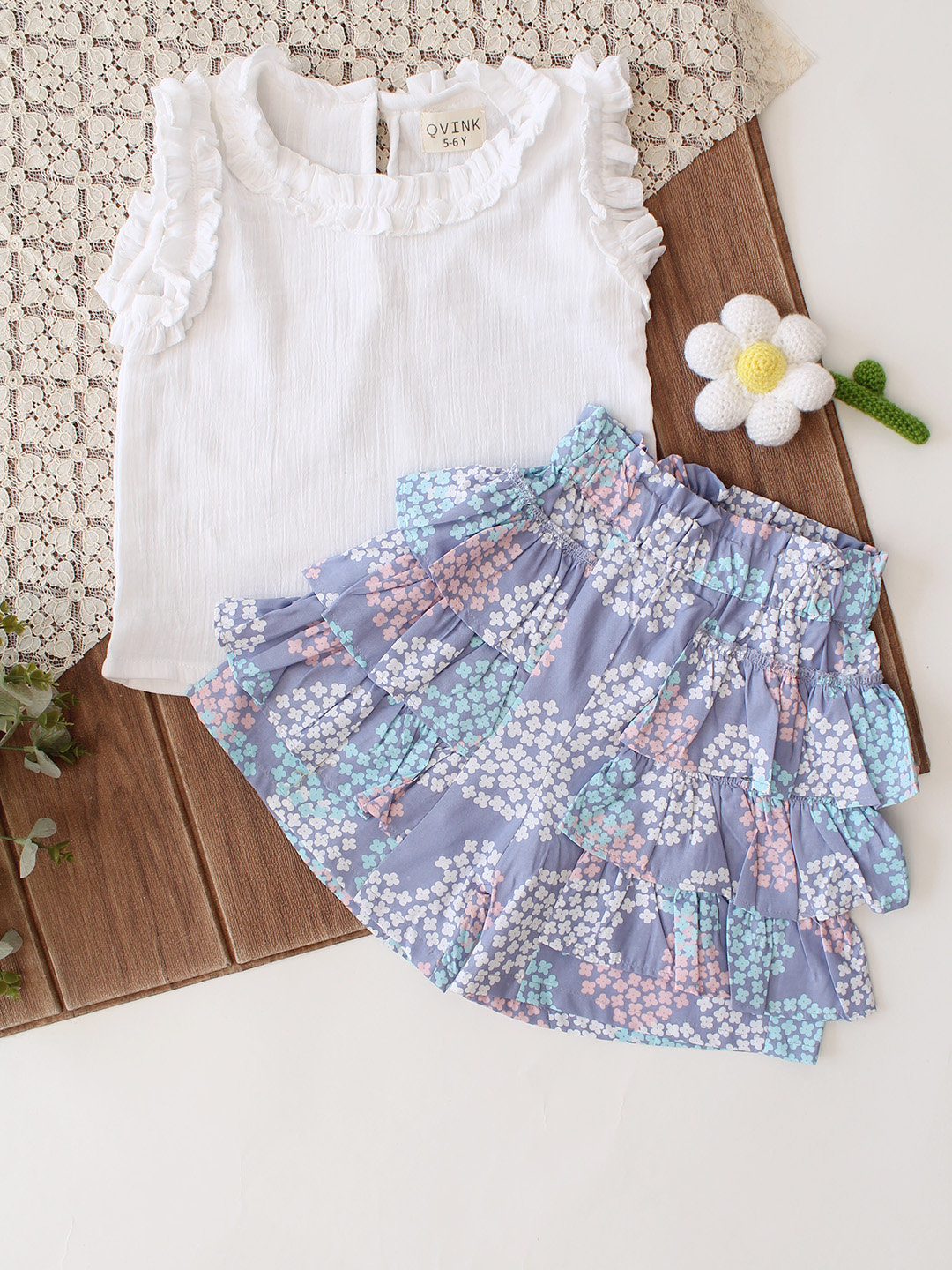 Qvink Sleeveless Top & Frill Detailed Shorts Set - White