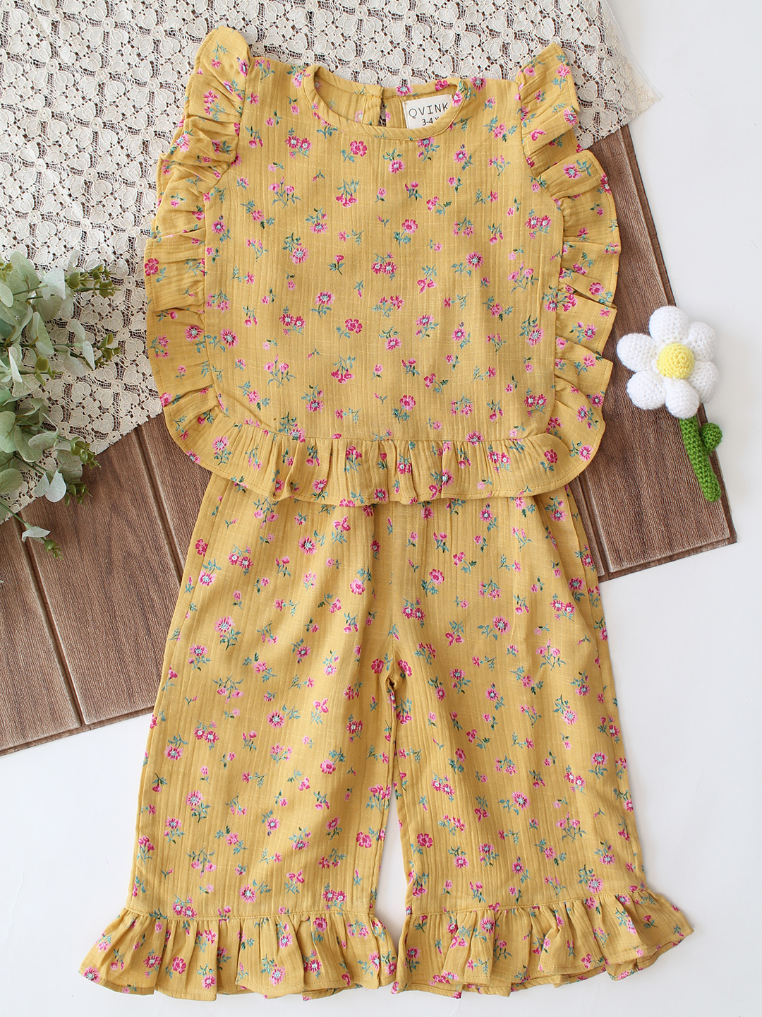 Qvink Sleeveless Floral Printed Coordinating Top & Pant Set - Yellow
