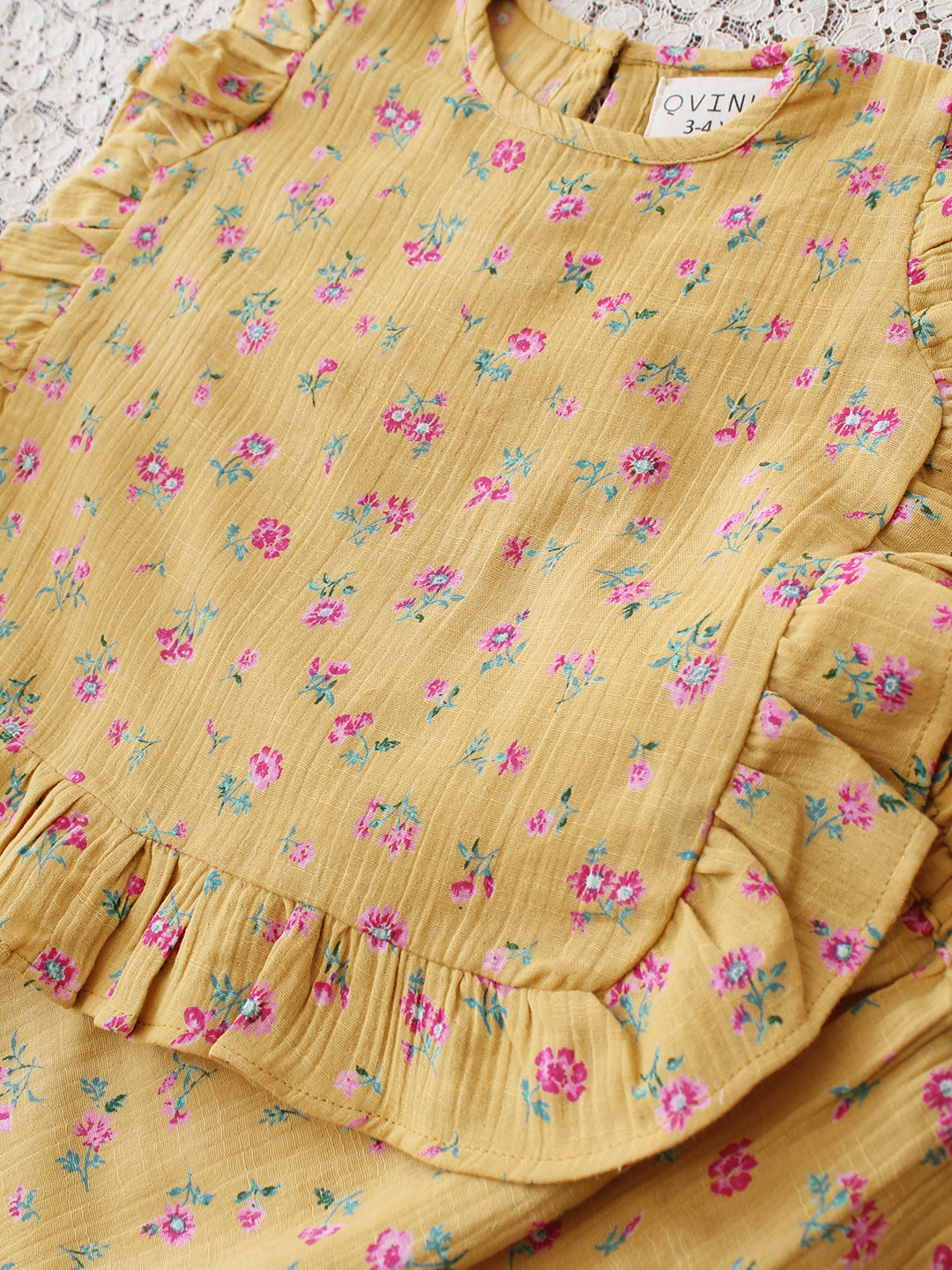 Qvink Sleeveless Floral Printed Coordinating Top & Pant Set - Yellow