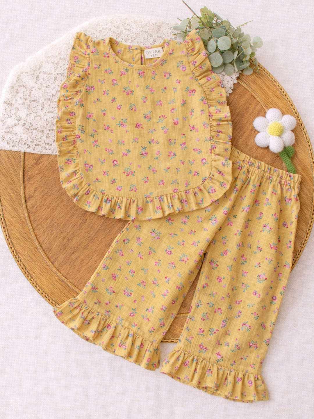 Qvink Sleeveless Floral Printed Coordinating Top & Pant Set - Yellow