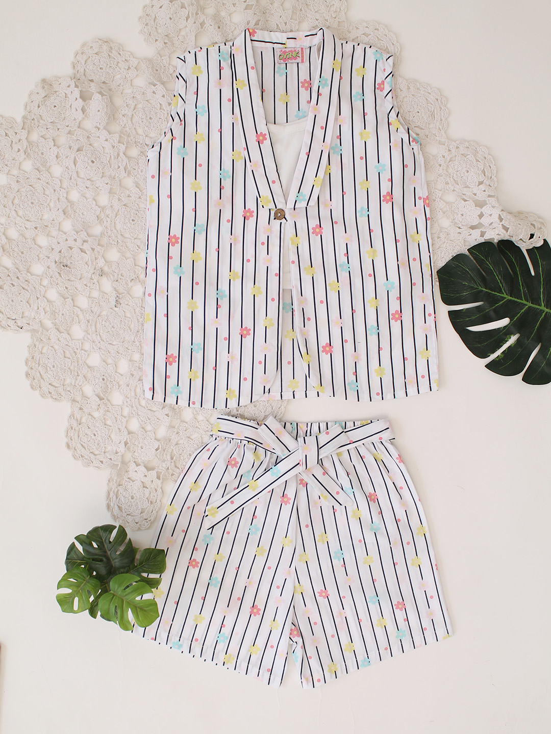 Qvink Sleeveless Floral Printed Coordinating 3 Piece Set - White