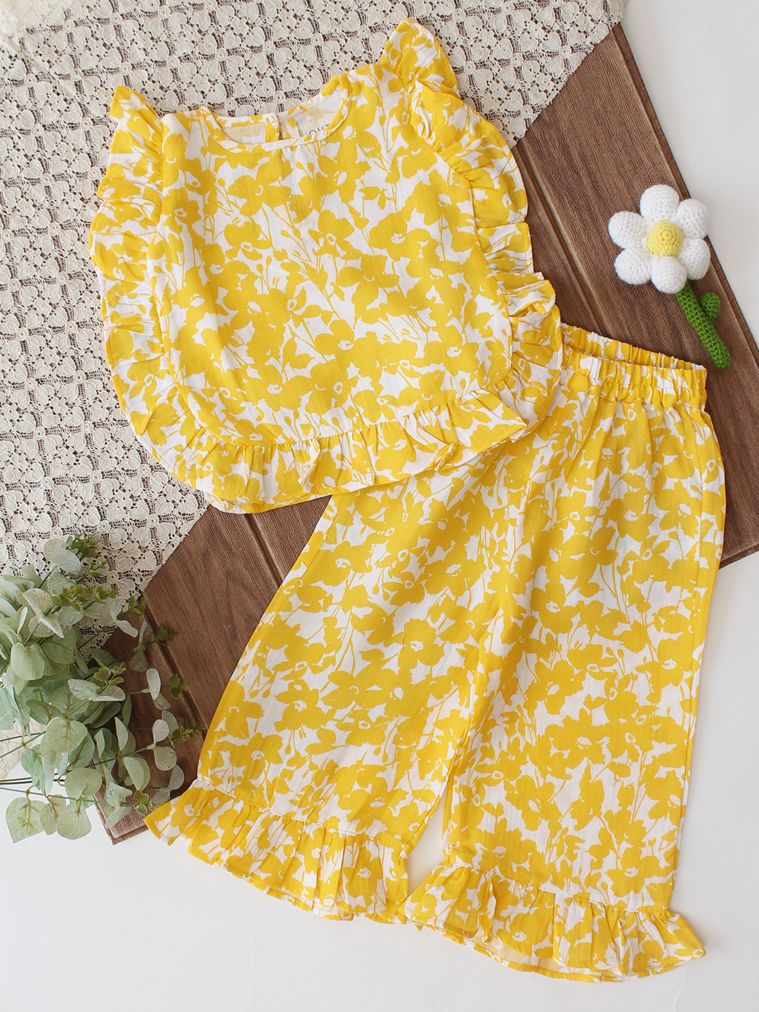 Qvink Sleeveless Printed Coordinating Top & Pant Set - Yellow