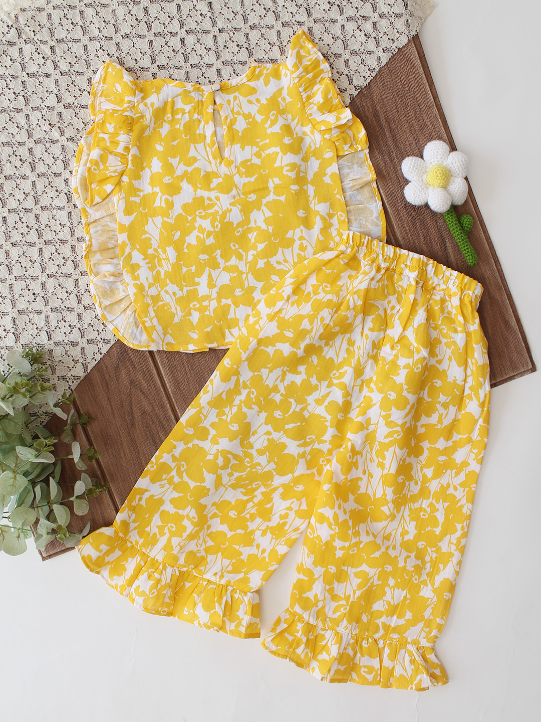 Qvink Sleeveless Printed Coordinating Top & Pant Set - Yellow