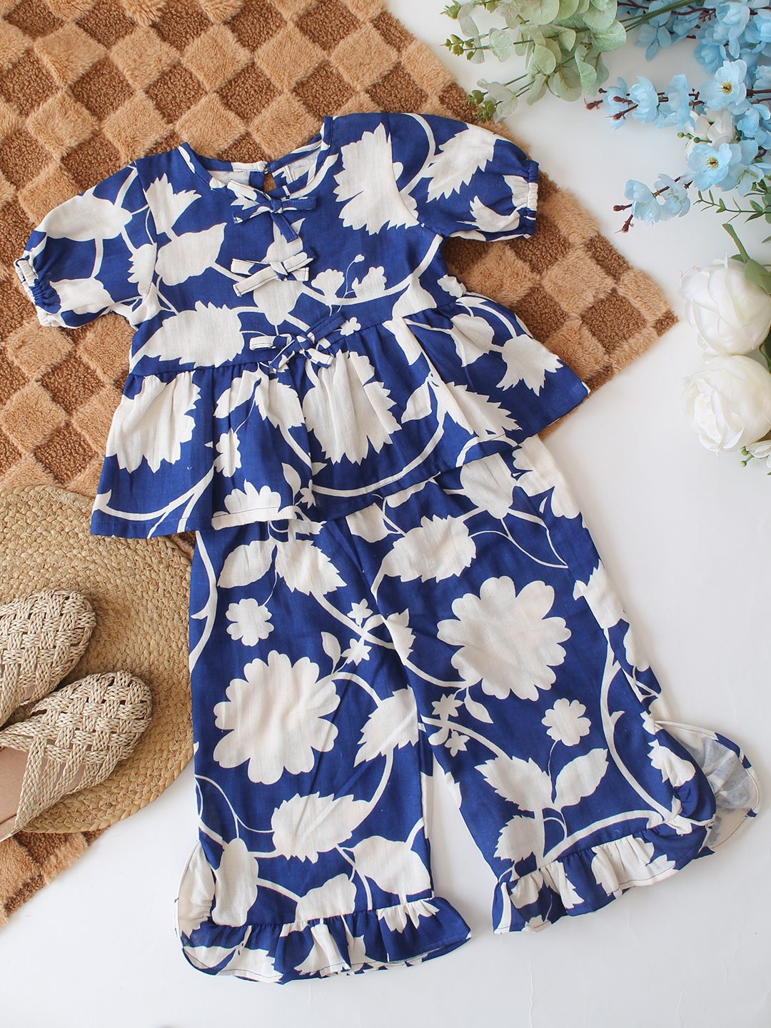 Qvink Half Sleeves Floral Printed Coordinating Top & Pant Set - Blue