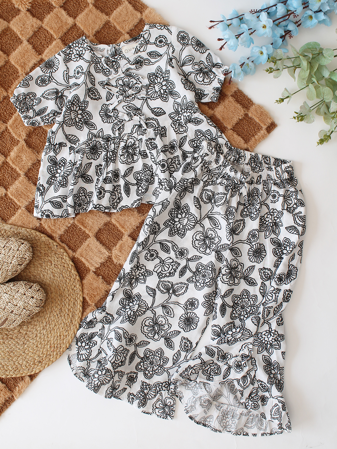 Qvink Puff Sleeves Printed Coordinating Top & Pant Set - White