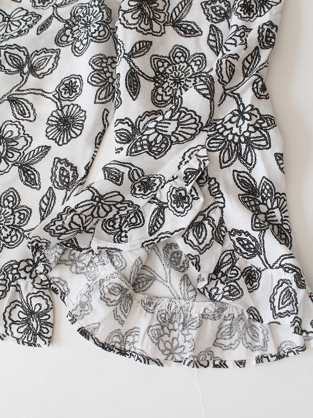 Qvink Puff Sleeves Printed Coordinating Top & Pant Set - White