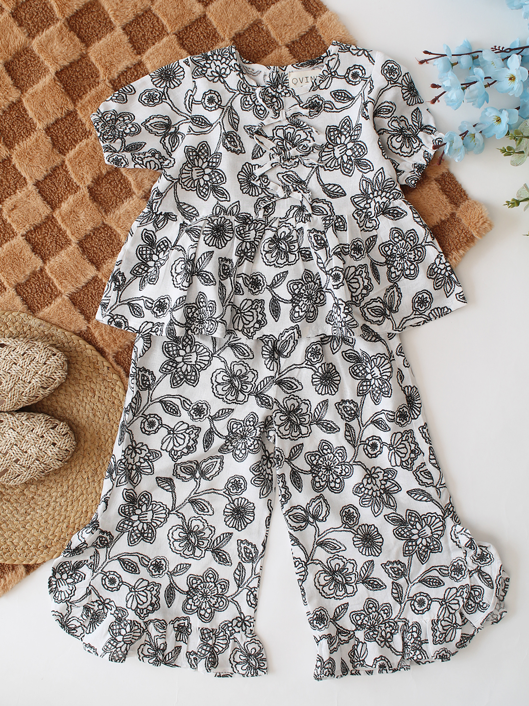 Qvink Puff Sleeves Printed Coordinating Top & Pant Set - White