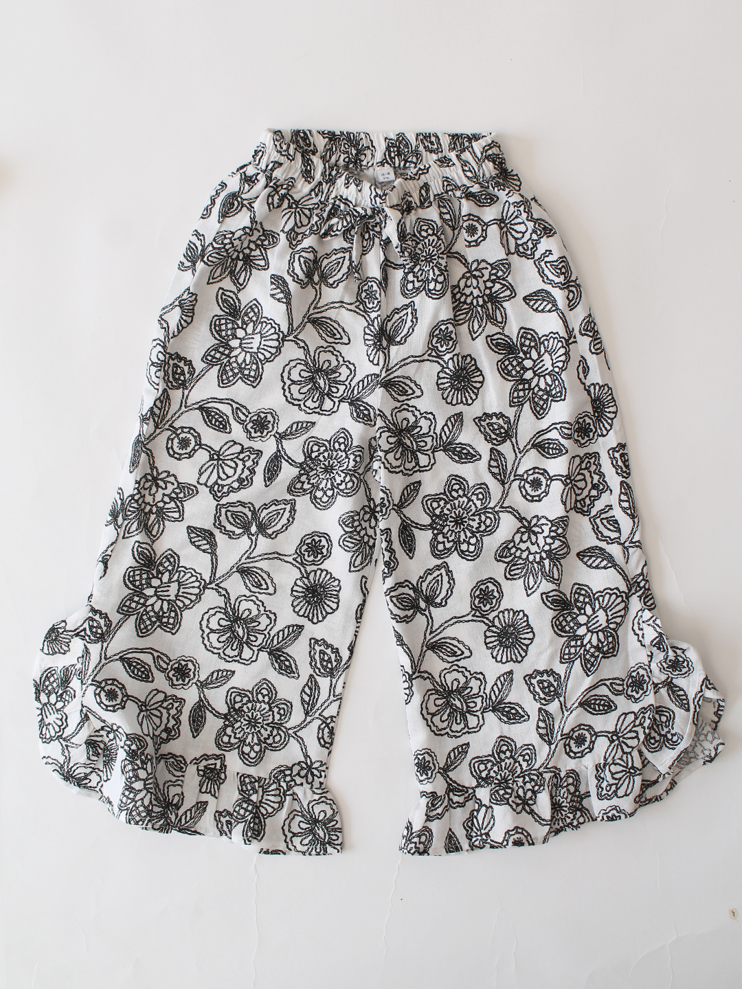 Qvink Puff Sleeves Printed Coordinating Top & Pant Set - White