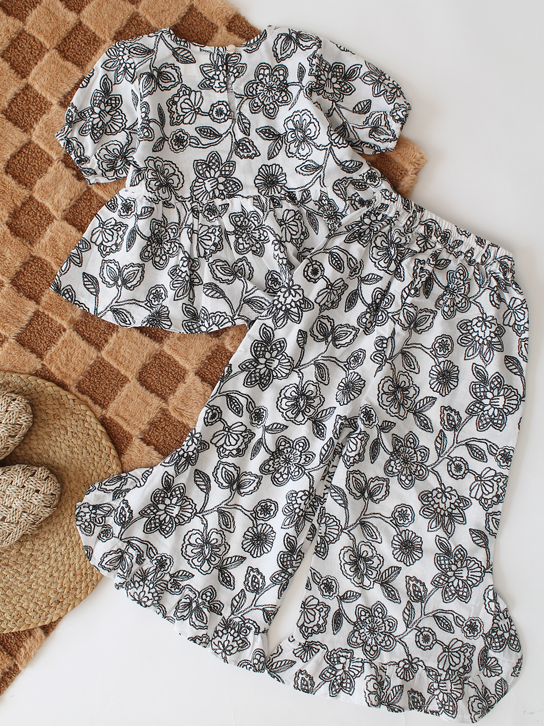 Qvink Puff Sleeves Printed Coordinating Top & Pant Set - White