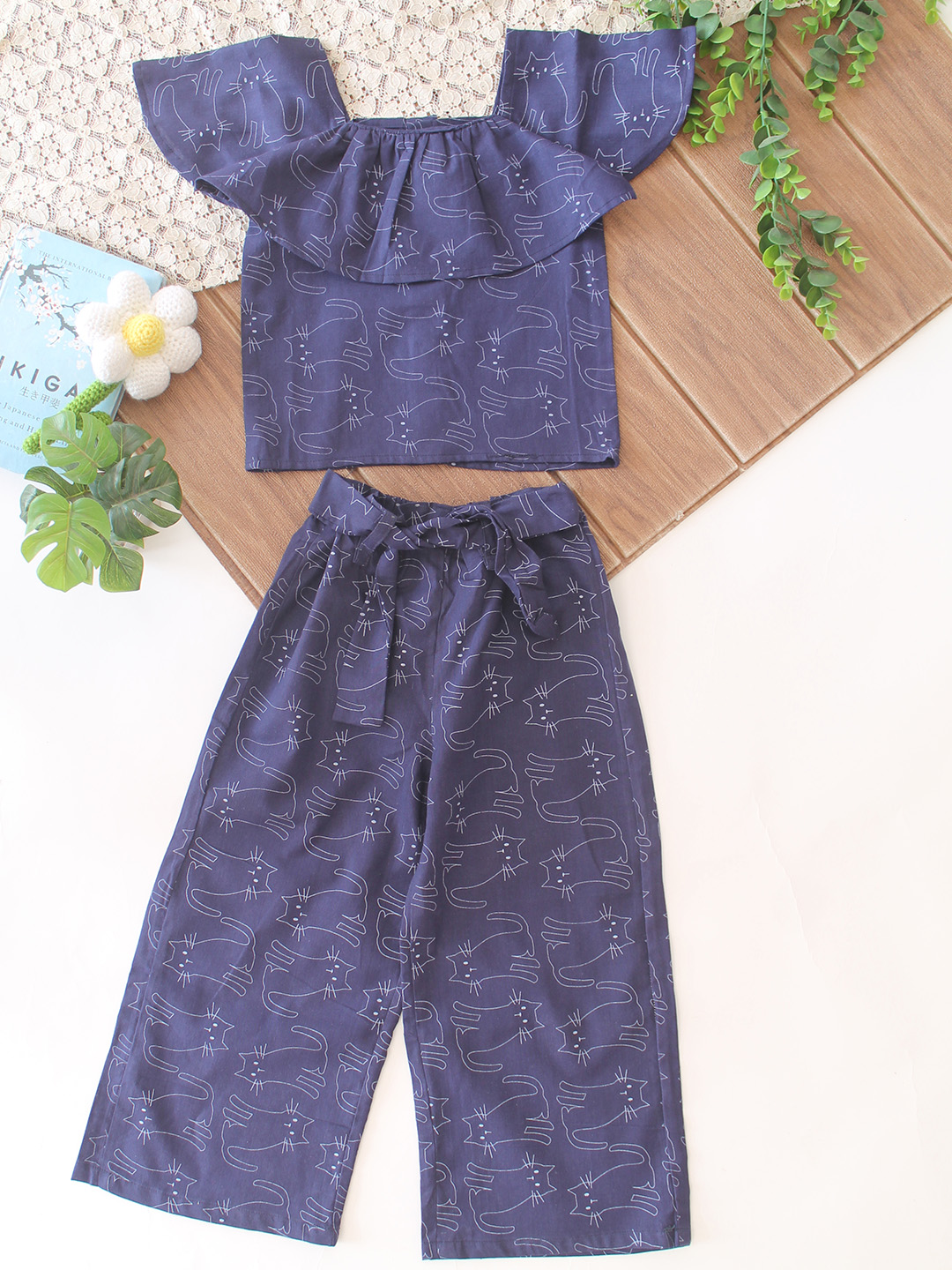 Qvink Ruffle Sleeves Cat Print Co-Ord Set - Navy Blue