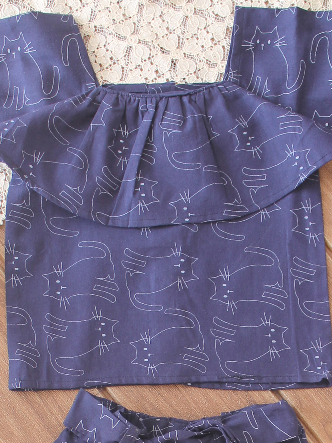 Qvink Ruffle Sleeves Cat Print Co-Ord Set - Navy Blue