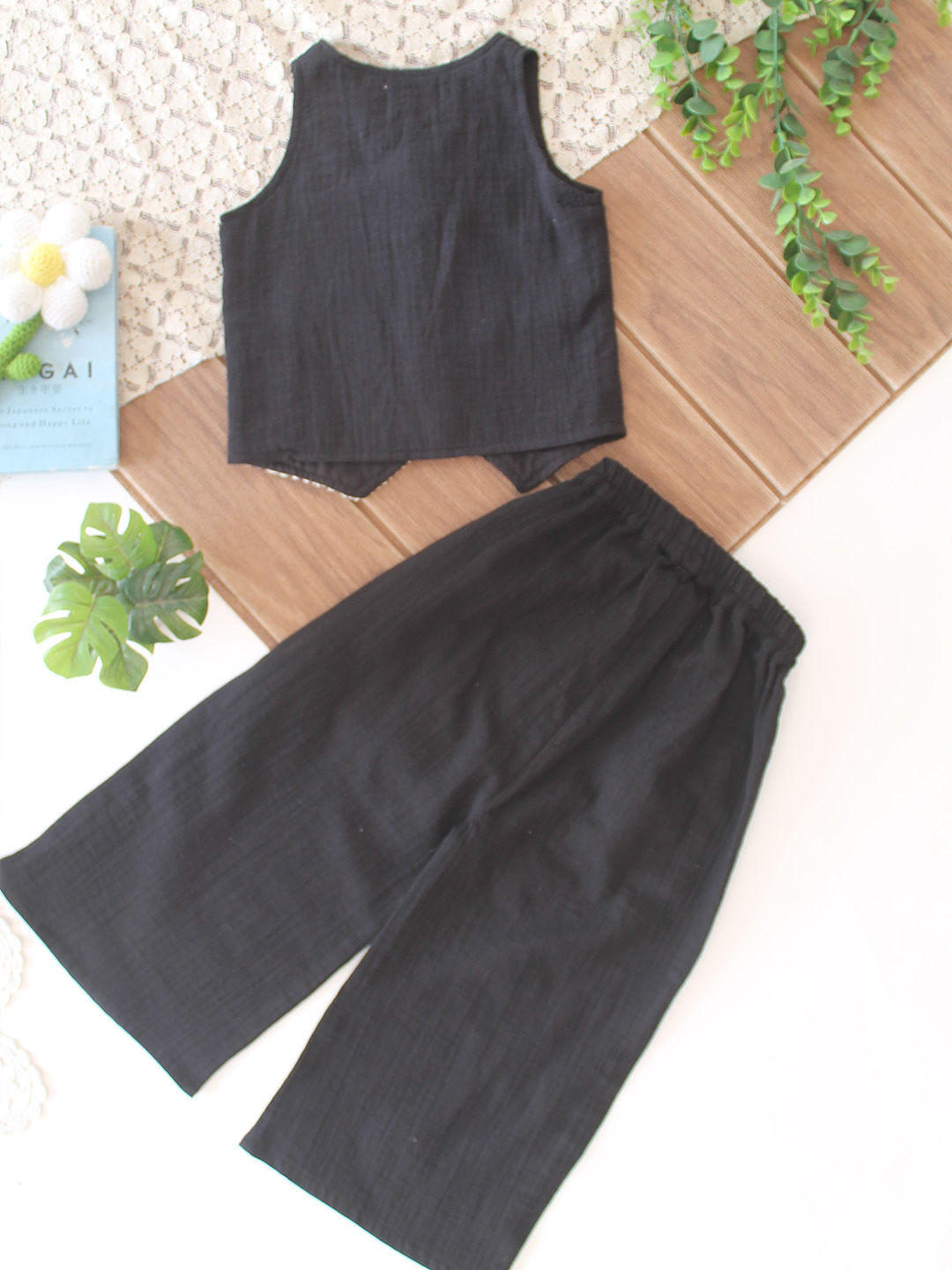 Qvink Sleeveless Pocket Detailed Coordinating Top & Pant Set - Black