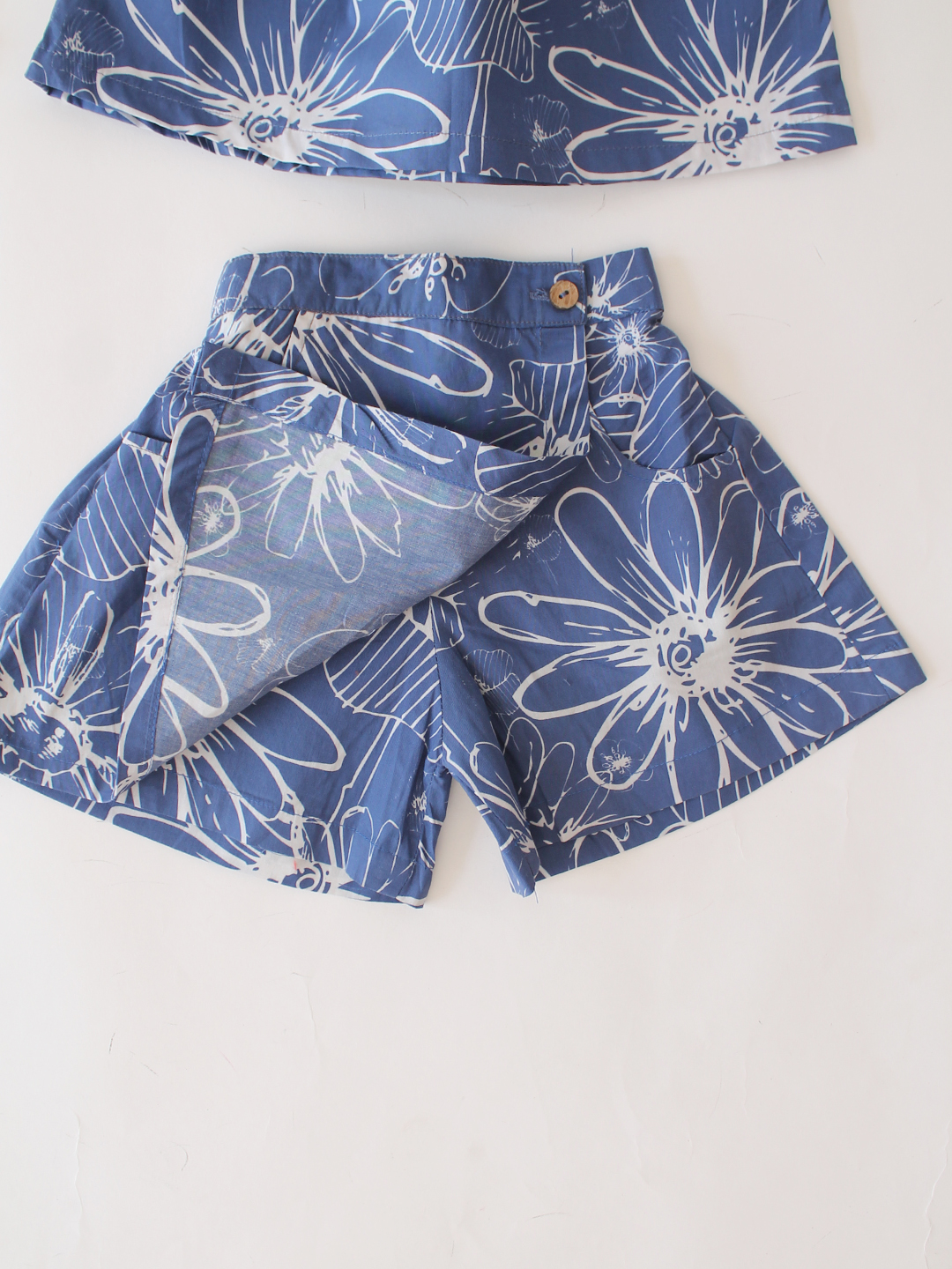 Qvink Cotton Floral Printed Coordinating Top & Shorts Set - Blue