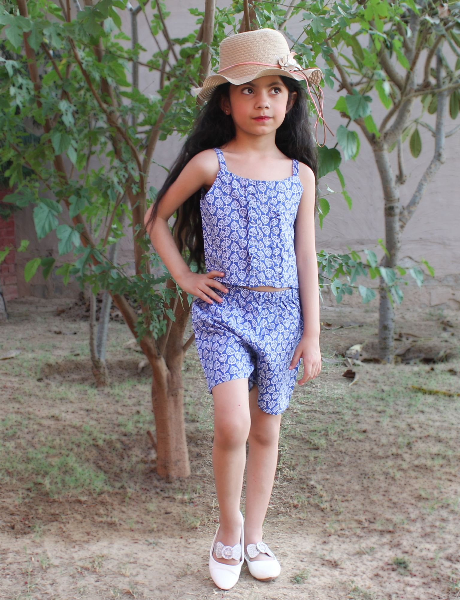 Qvink Leaf Printed Crop Top with Short-Blue