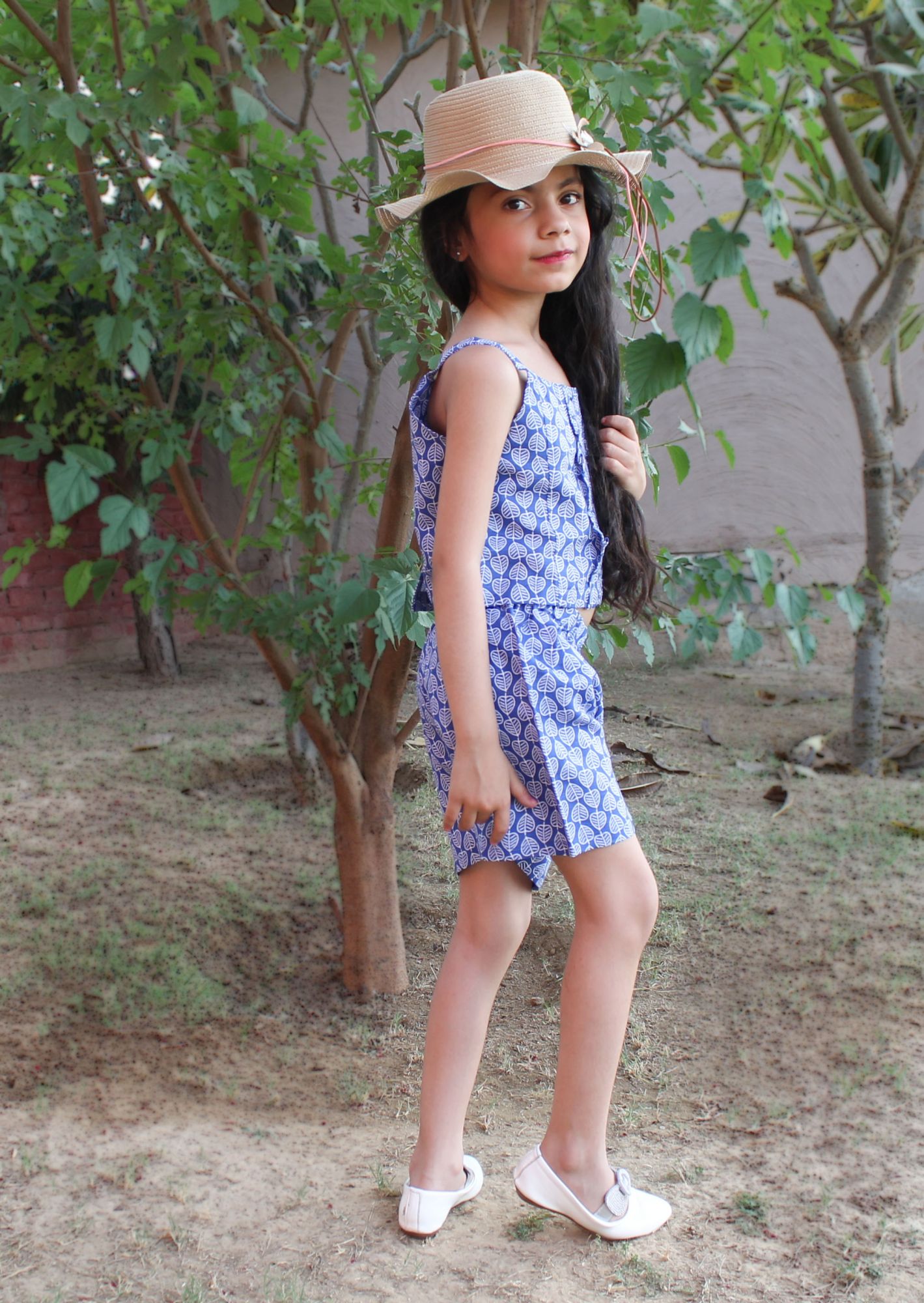 Qvink Leaf Printed Crop Top with Short-Blue