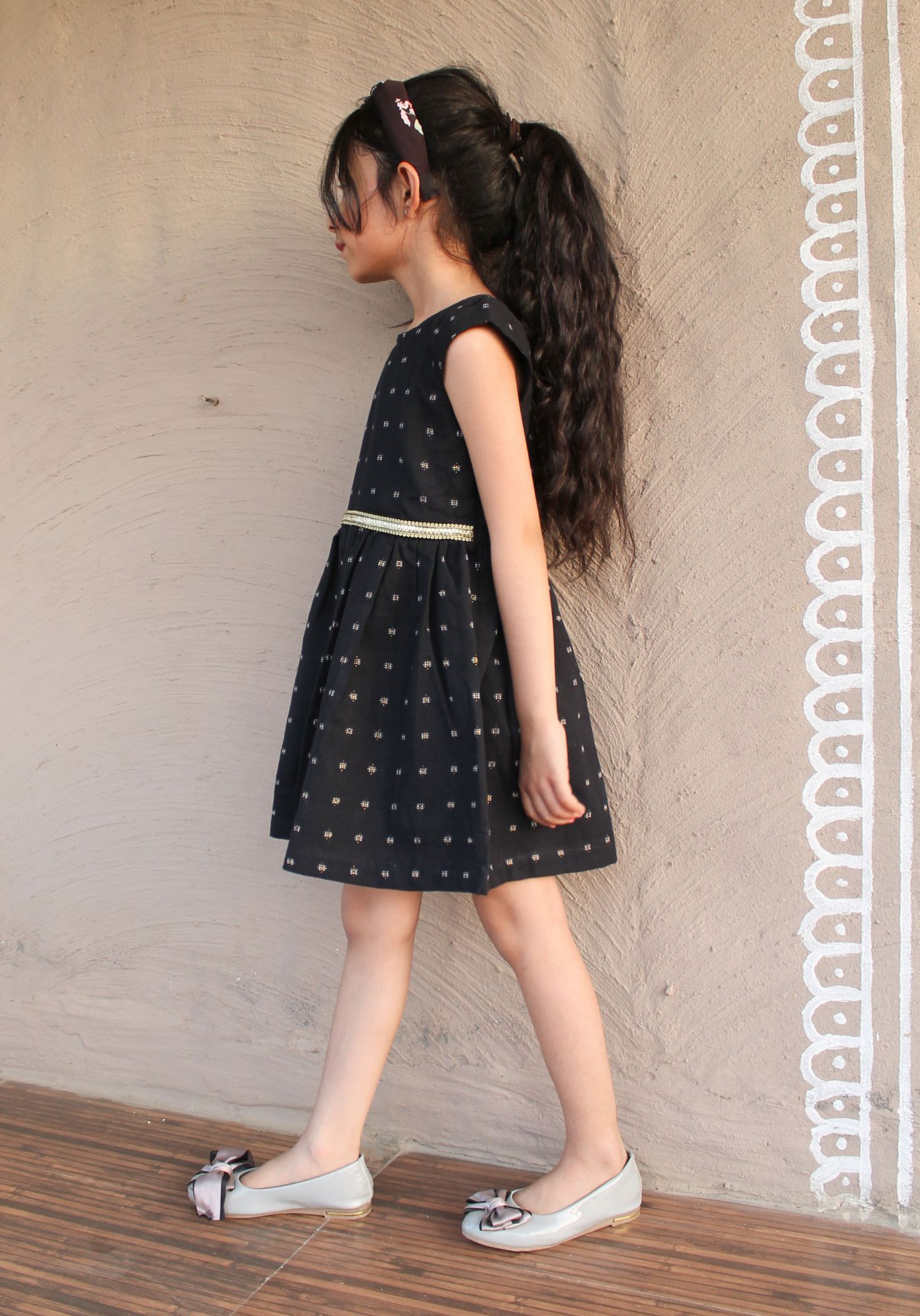 Qvink Cap Sleeves Abstract Printed Lace Tape Embellished Fit & Flare Dress - Black