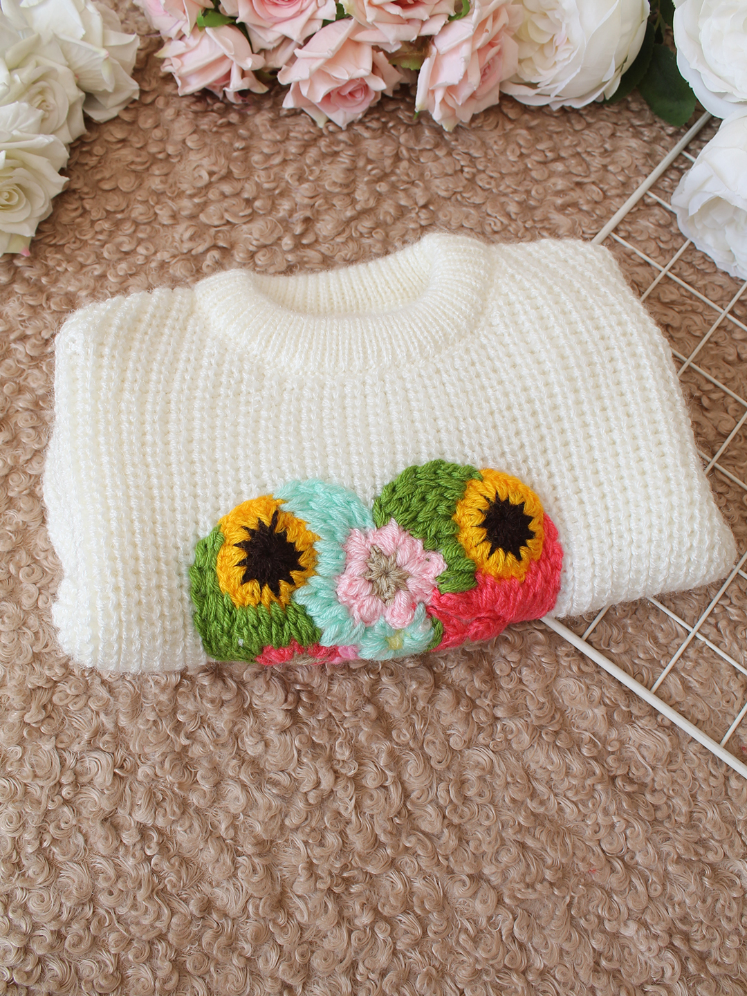 Qvink Knitted Full Sleeves Floral Heart Applique Detailed Sweater - Cream