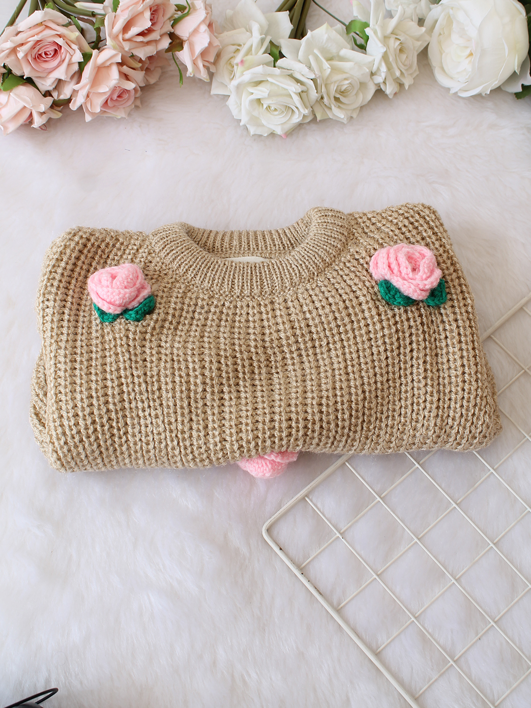 Qvink Knitted Full Sleeves Pink Rose Applique Detailed Sweater - Beige