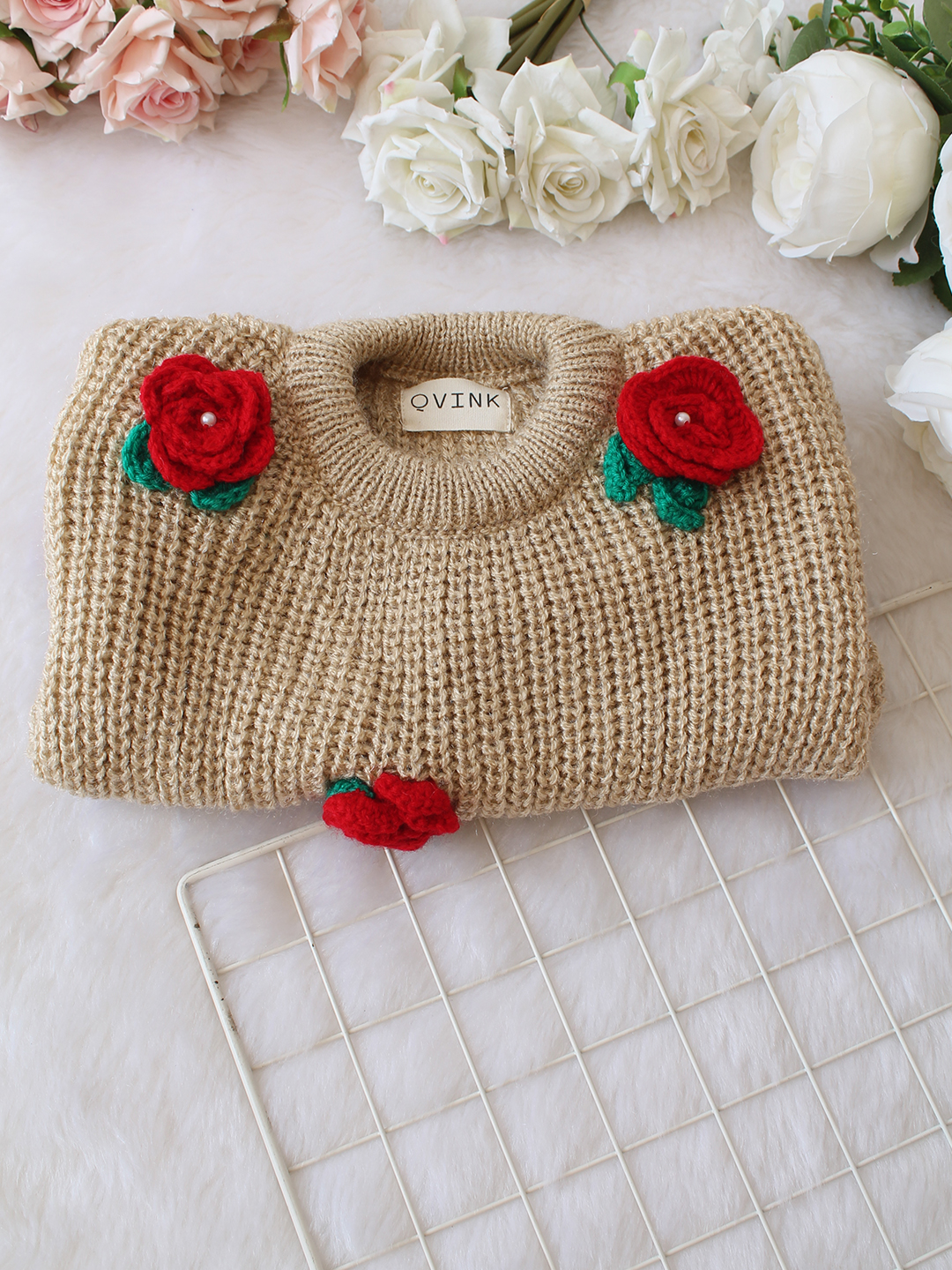 Qvink Knitted Full Sleeves Red Rose Applique Detailed Sweater - Beige