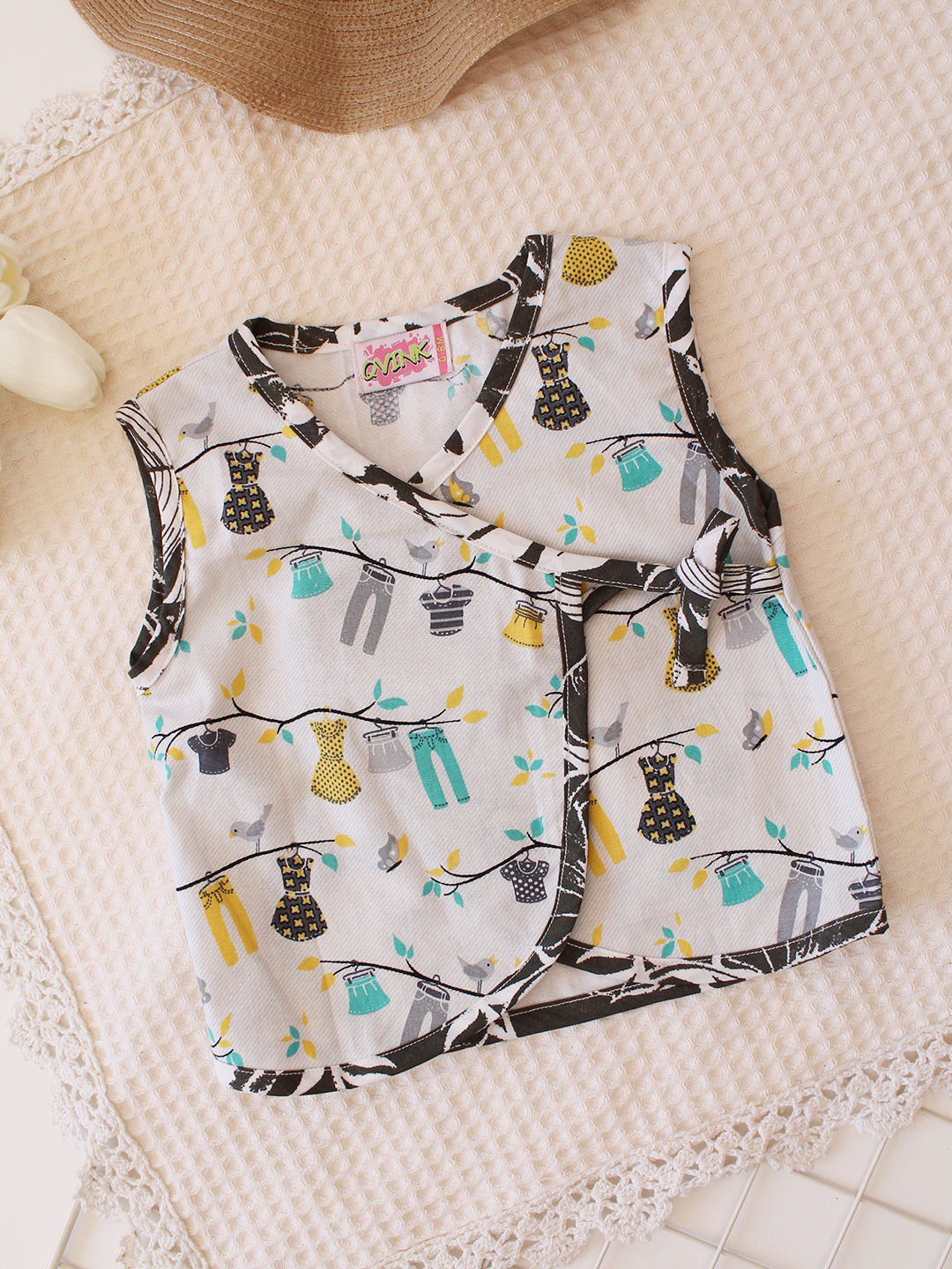 Qvink Sleeveless Self Design Infant Cotton Vest - White