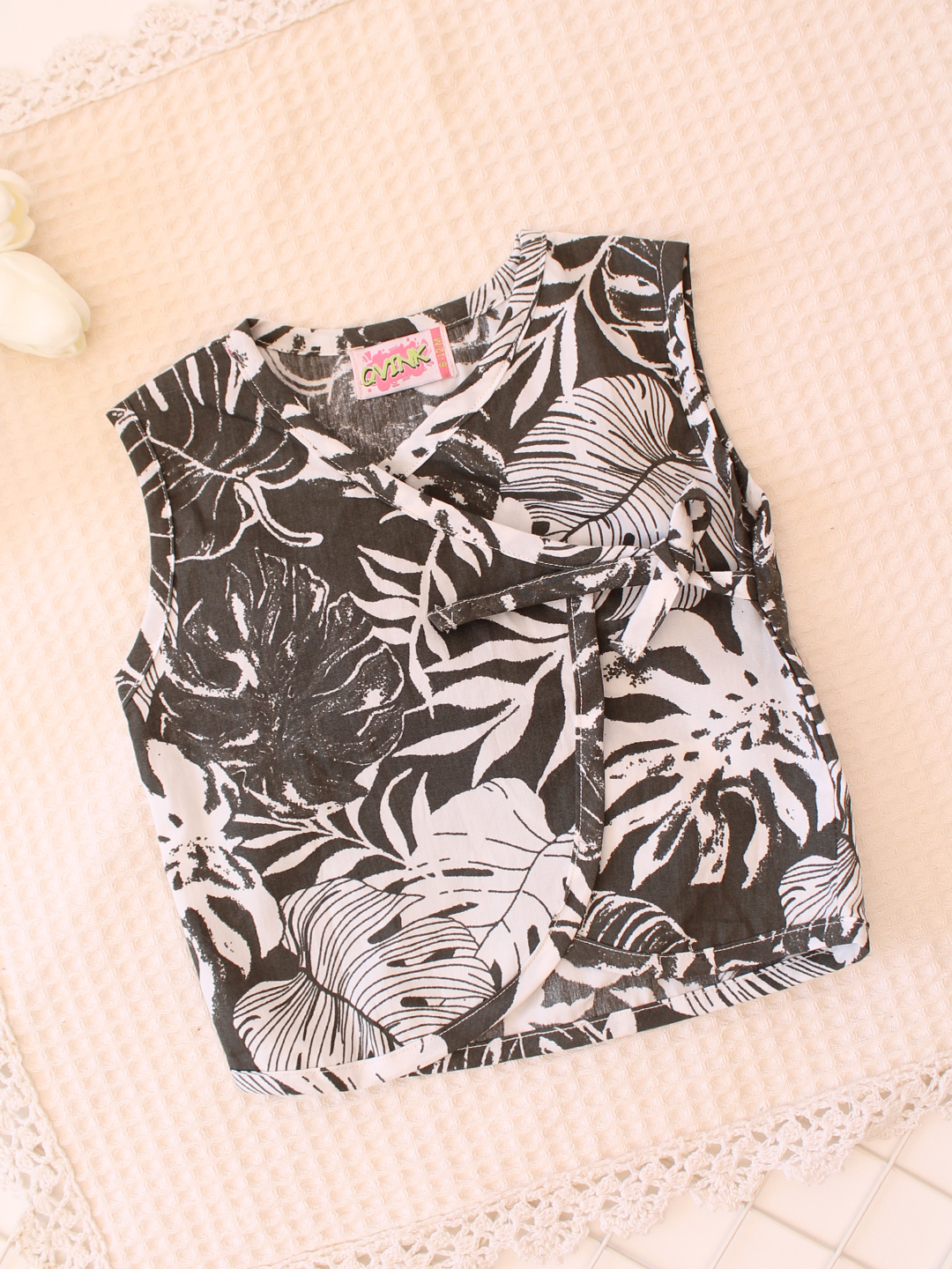 Qvink Sleeveless Leaf Pattern Infant Cotton Vest - Black