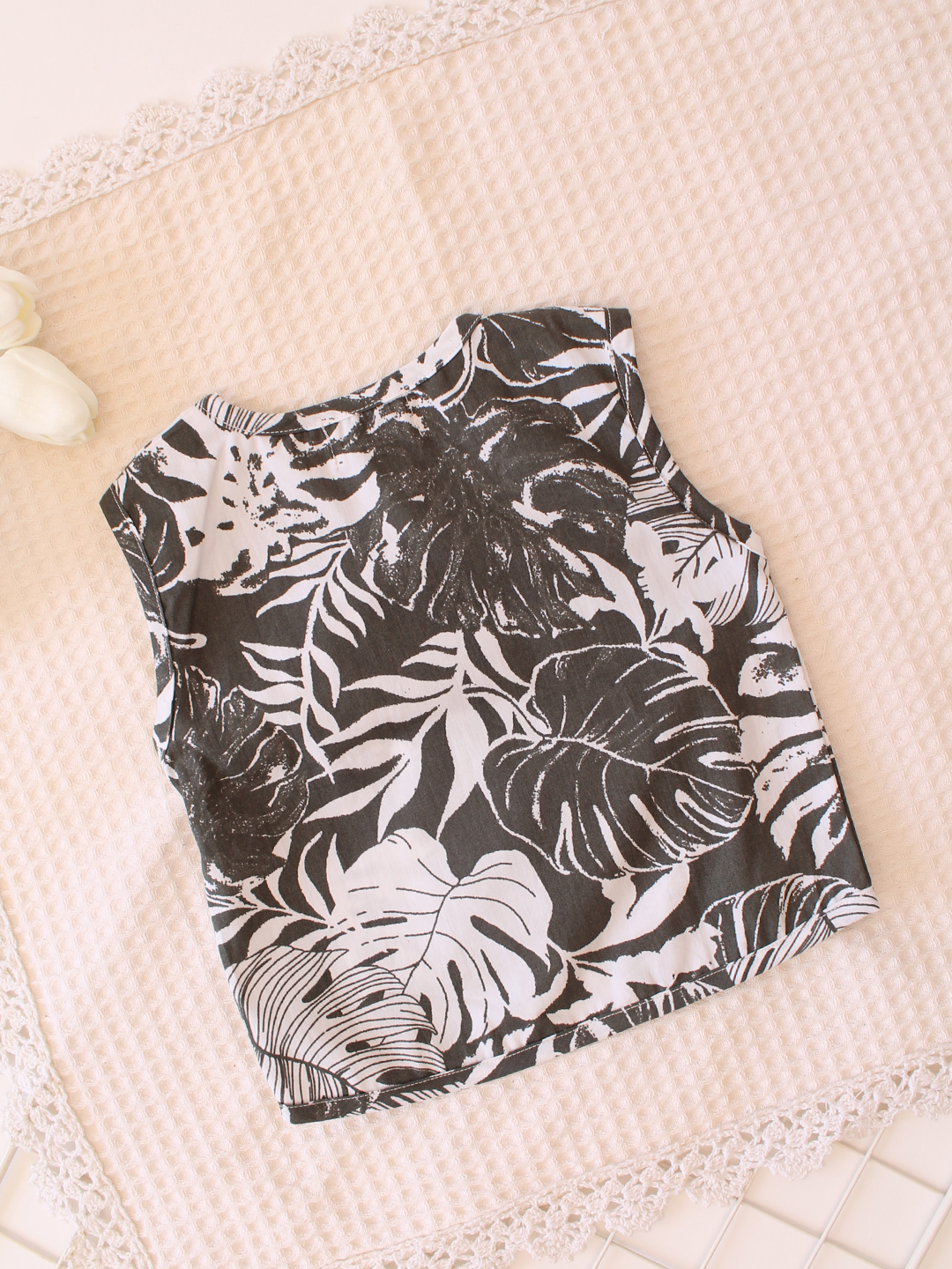 Qvink Sleeveless Leaf Pattern Infant Cotton Vest - Black