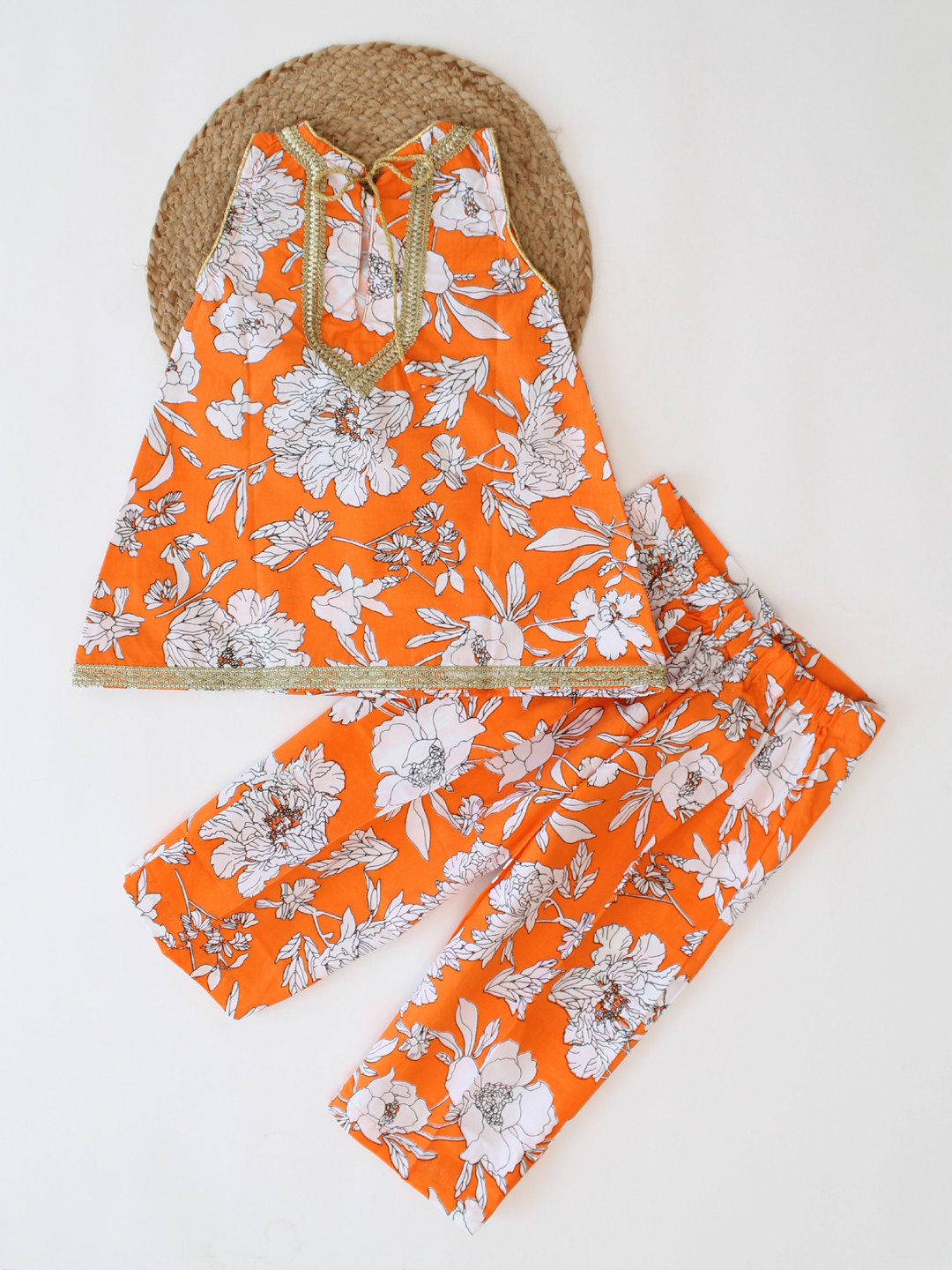 Qvink Printed & Lace Embellished Kurta Set with Dupatta