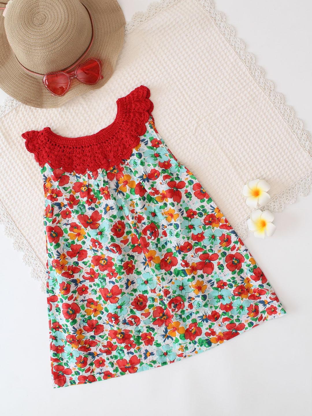 Qvink Sleeveless Crochet Detail Back Snap Button Dress - Red