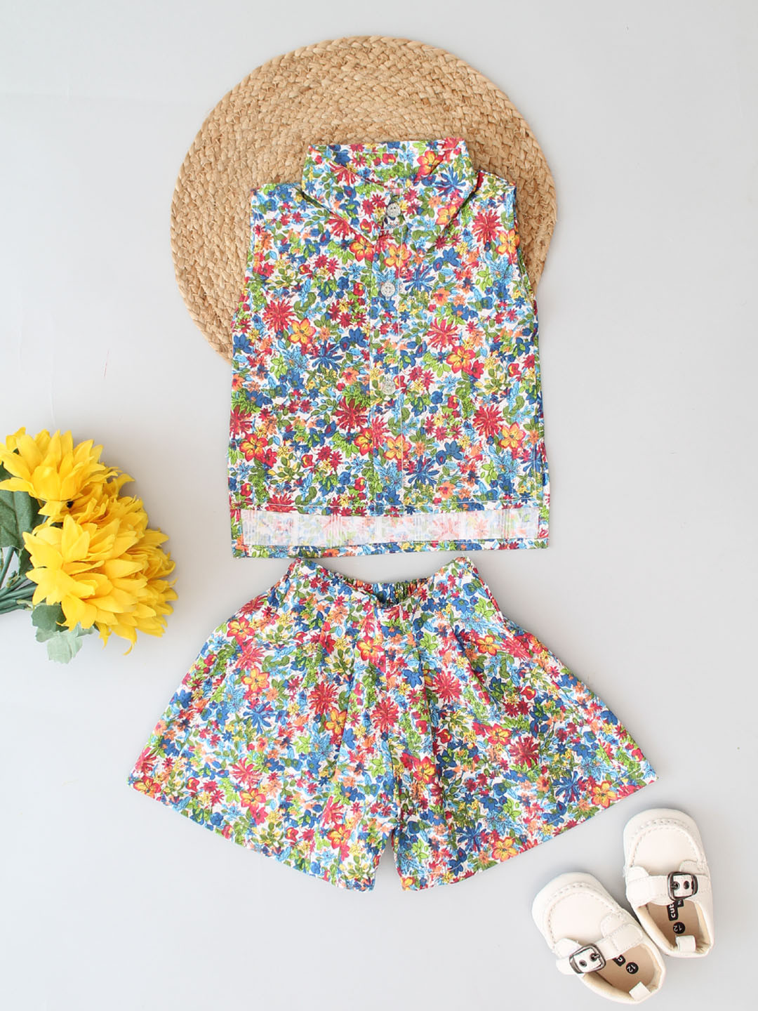 Qvink Sleeveless Floral Collar Detail Co ord Set with Shorts-Multi