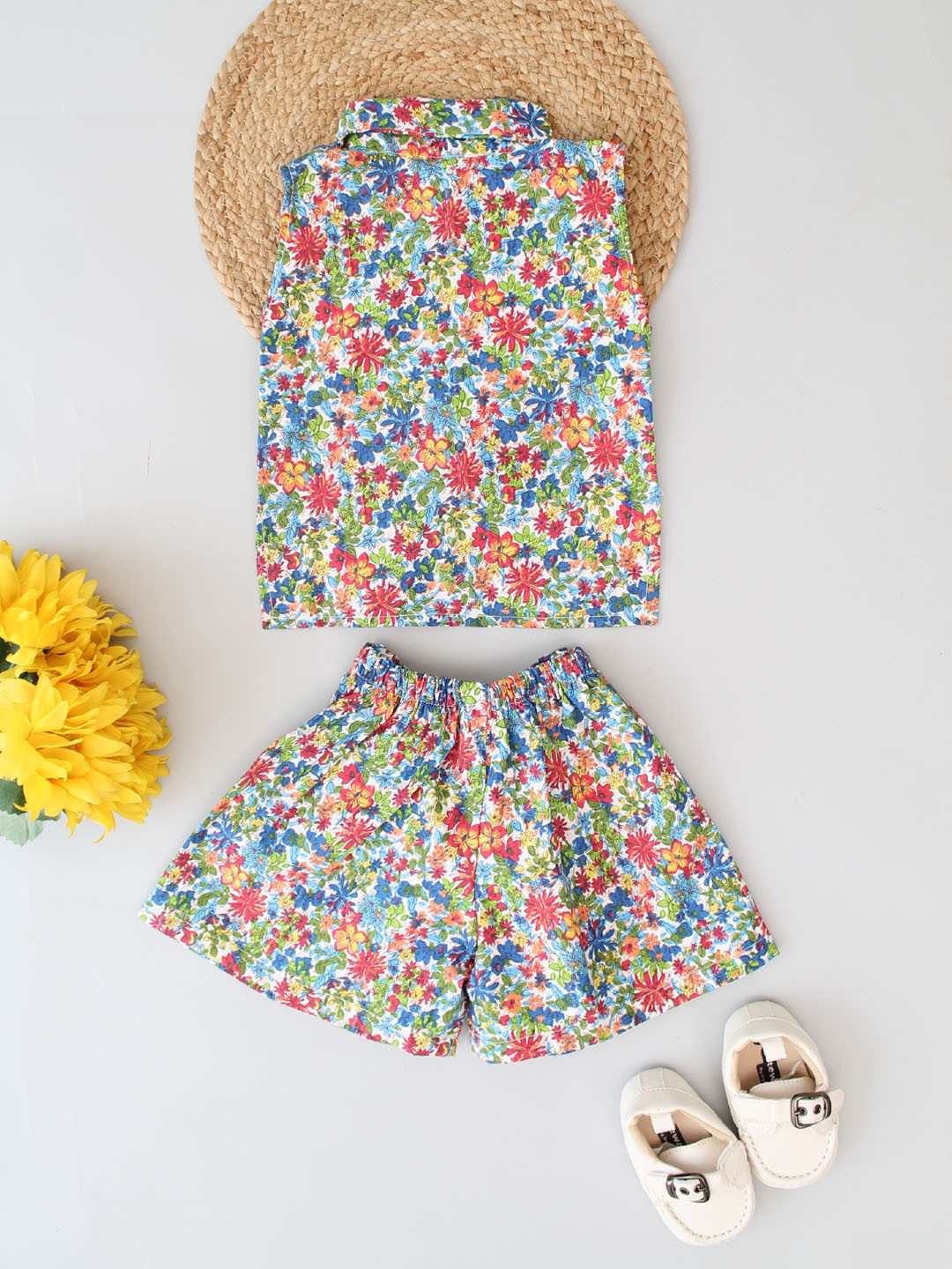 Qvink Sleeveless Floral Collar Detail Co ord Set with Shorts-Multi