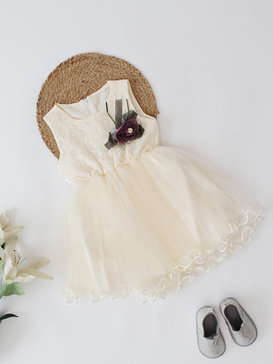 Qvink Sleeveless Floral Lace Detailing Party Wear One Piece