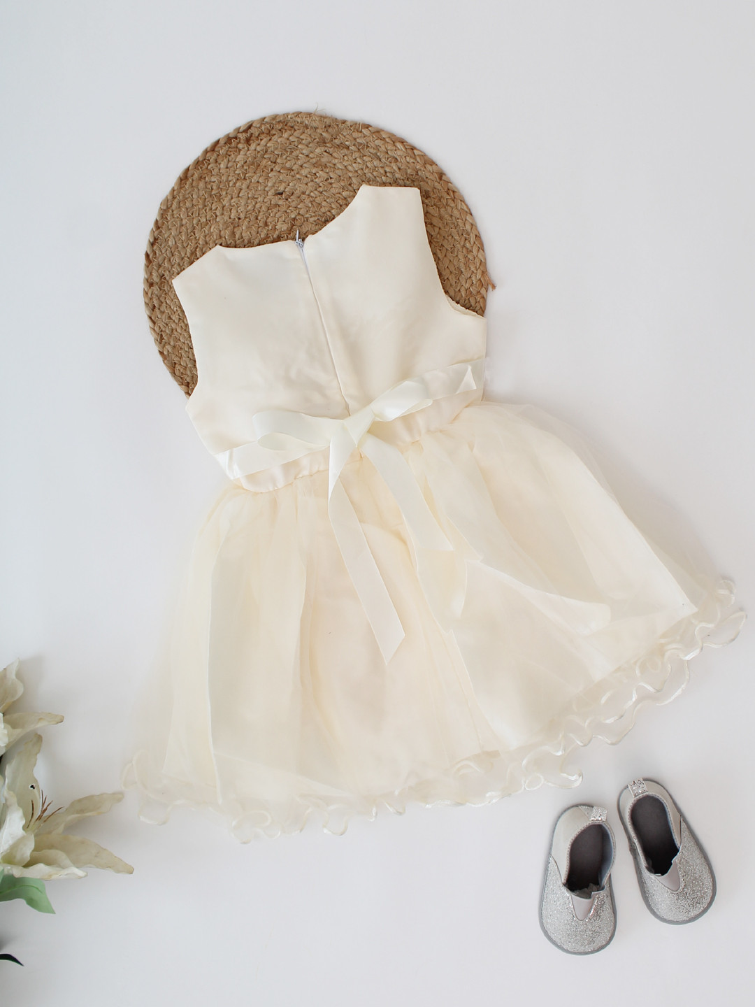 Qvink Sleeveless Floral Lace Detailing Party Wear One Piece