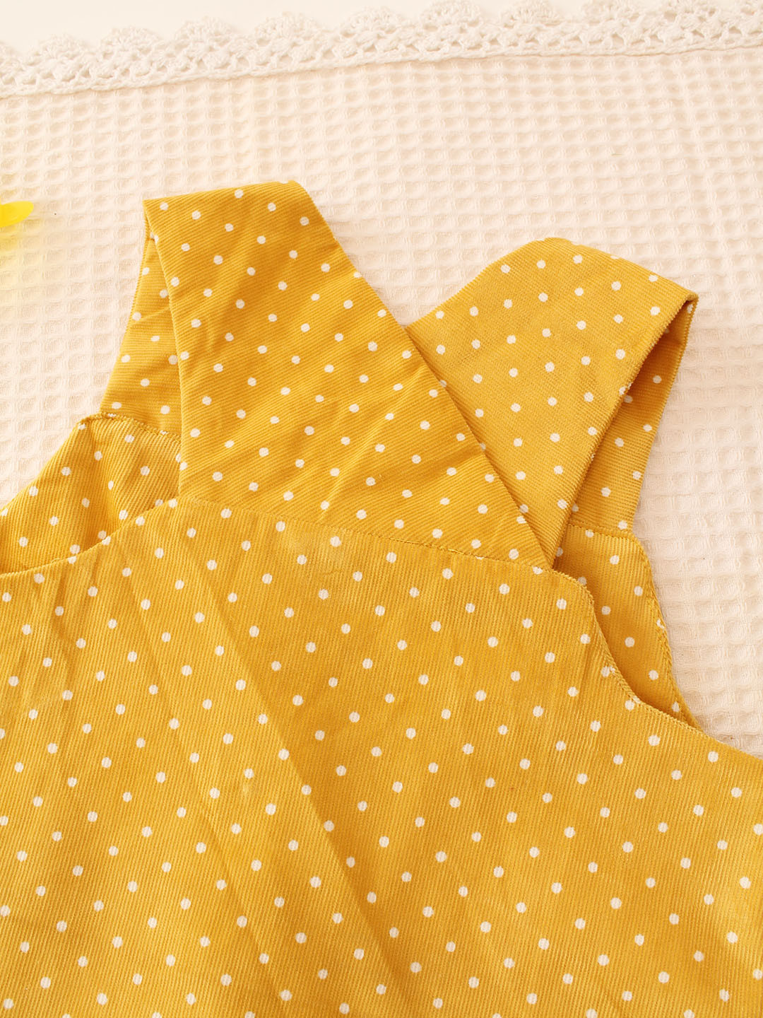 Qvink Sleeveless Pocket Detailed Front Openable Dress - Yellow