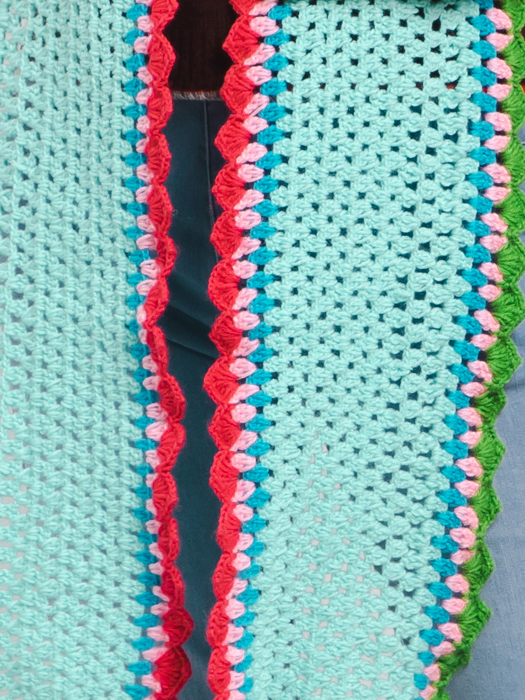 Stylish Warm Muffler with Scalloped Border - Multi