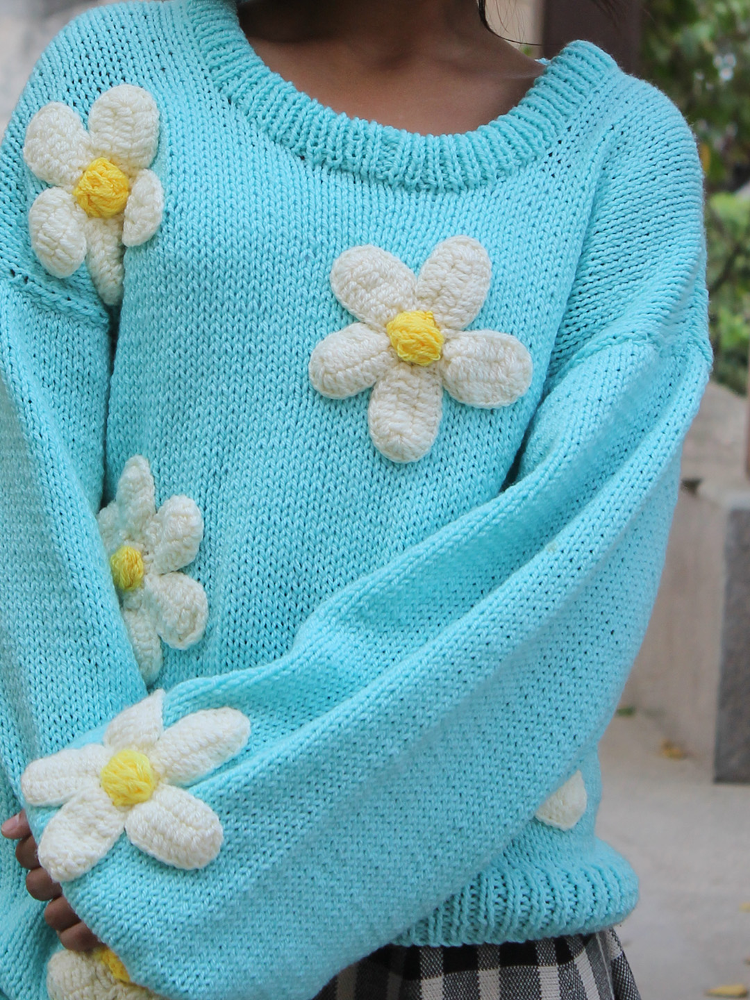 Woonie Handknitted Full Sleeves Floral Applique Detailed Sweater - Blue